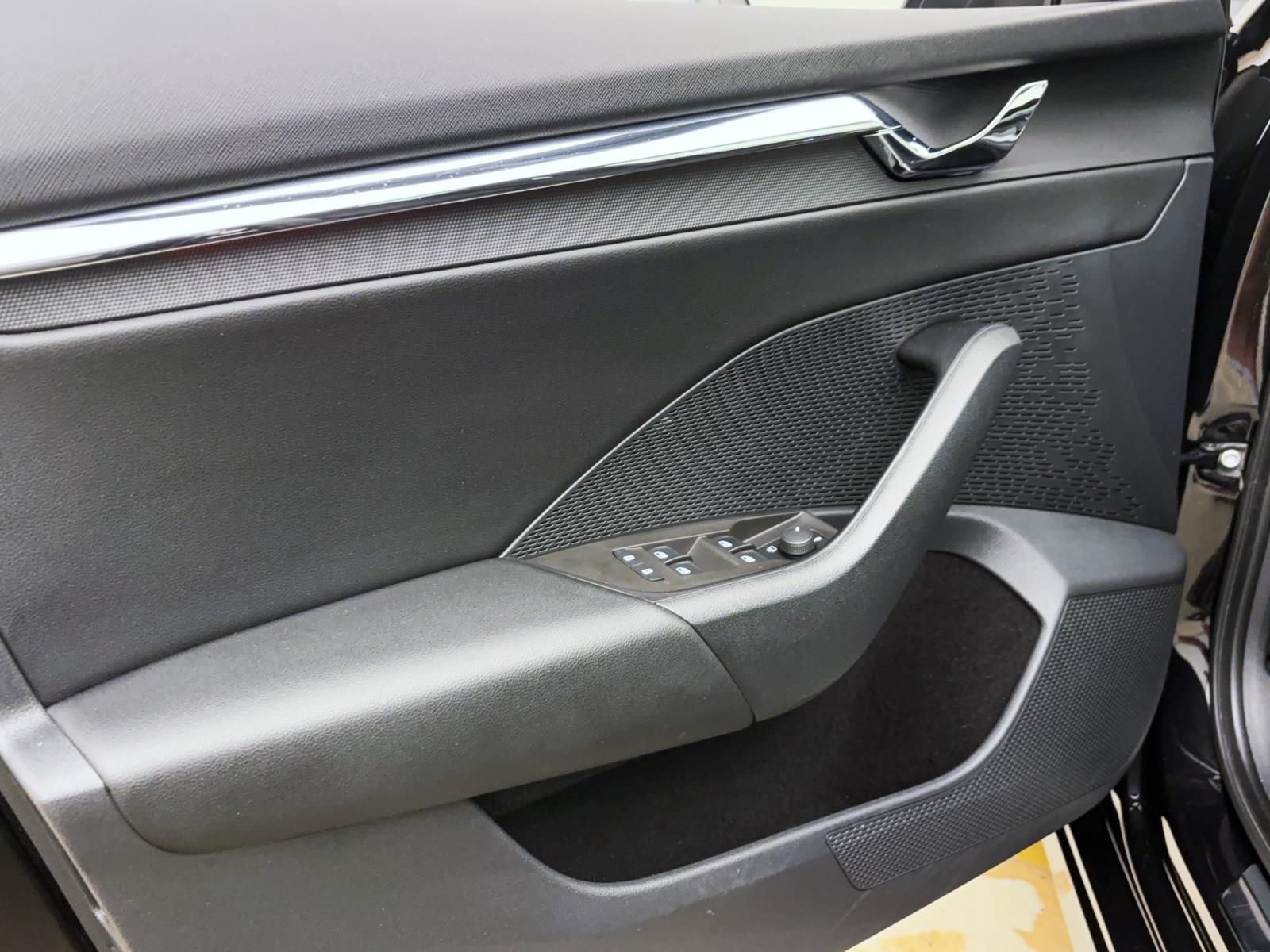 Skoda Octavia Combi 2.0 TDI DSG SportlineAHK LED Sitzhzg LaneAssist
