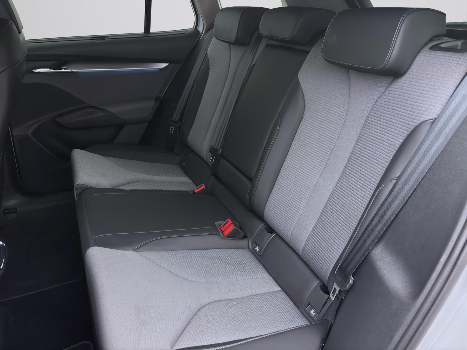 Skoda ENYAQ iV 60 LOFT NAVI ACC LED SITZHZG