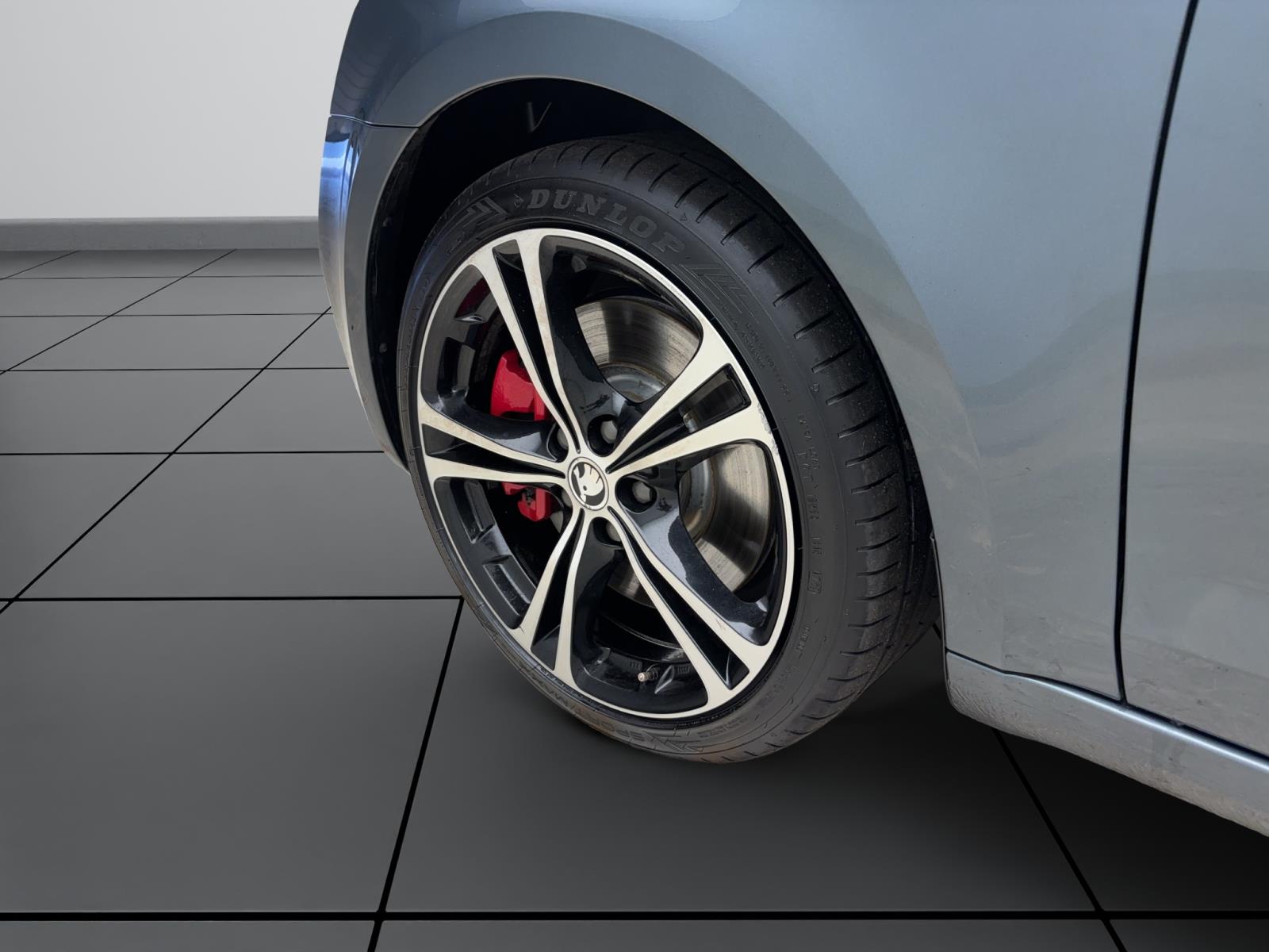 Skoda Octavia Combi 2.0 TSI DSG RSPDC BiXenon Navi Kessy Klima Tempo