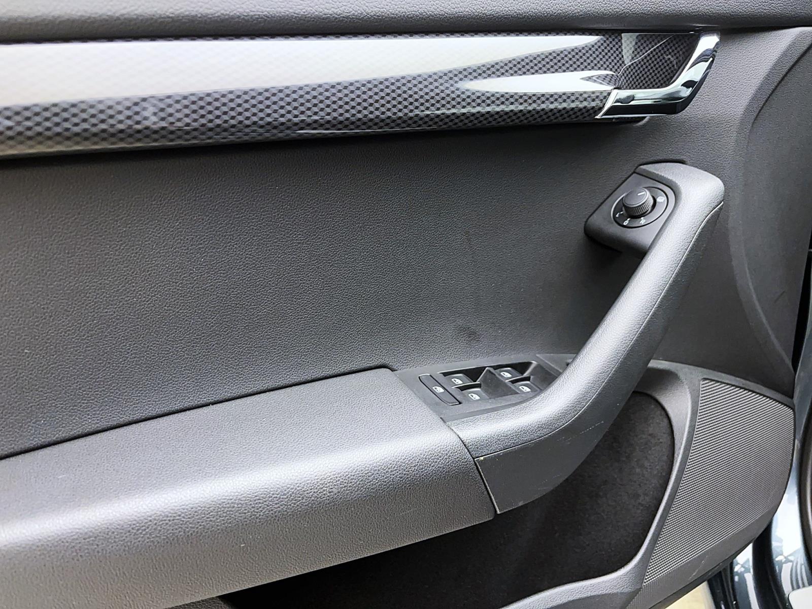 Skoda Octavia Combi 2.0 TSI DSG RSPDC BiXenon Navi Kessy Klima Tempo