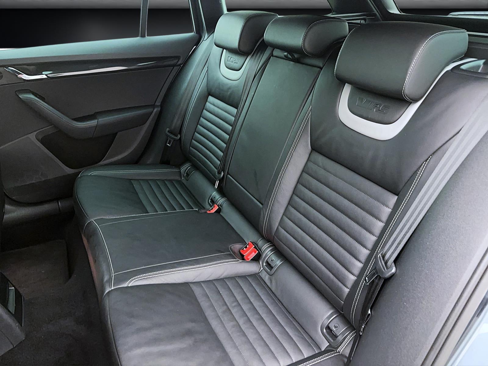 Skoda Octavia Combi 2.0 TSI DSG RSPDC BiXenon Navi Kessy Klima Tempo