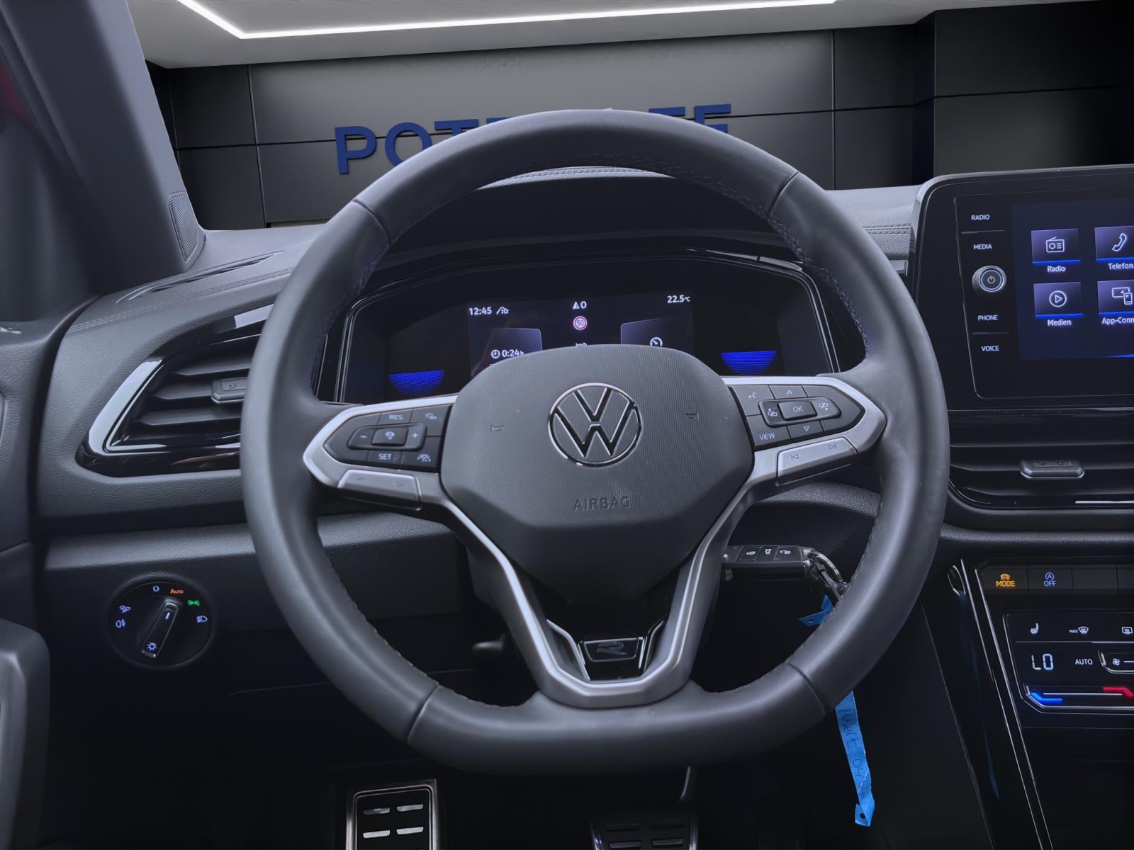 Volkswagen T-Roc 1.5 TSI DSG R-LINE KAMERA ACC PDC AHK