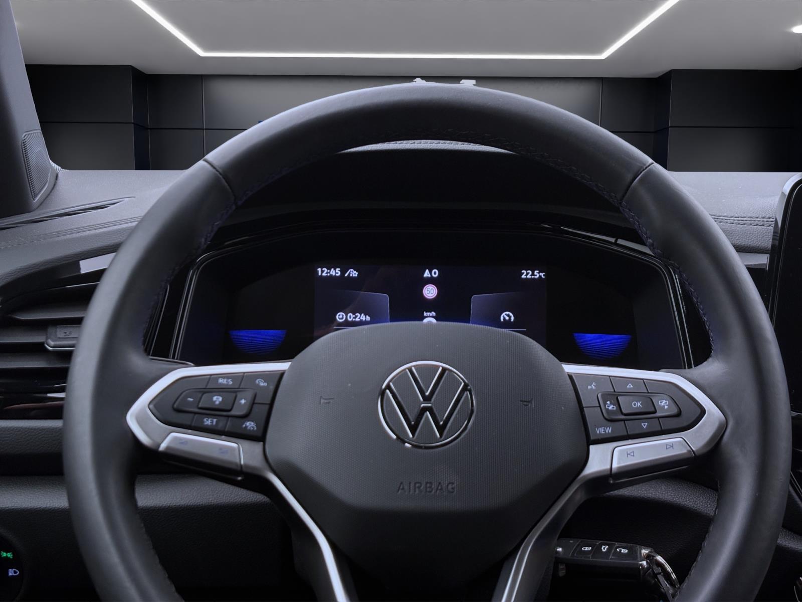 Volkswagen T-Roc 1.5 TSI DSG R-LINE KAMERA ACC PDC AHK