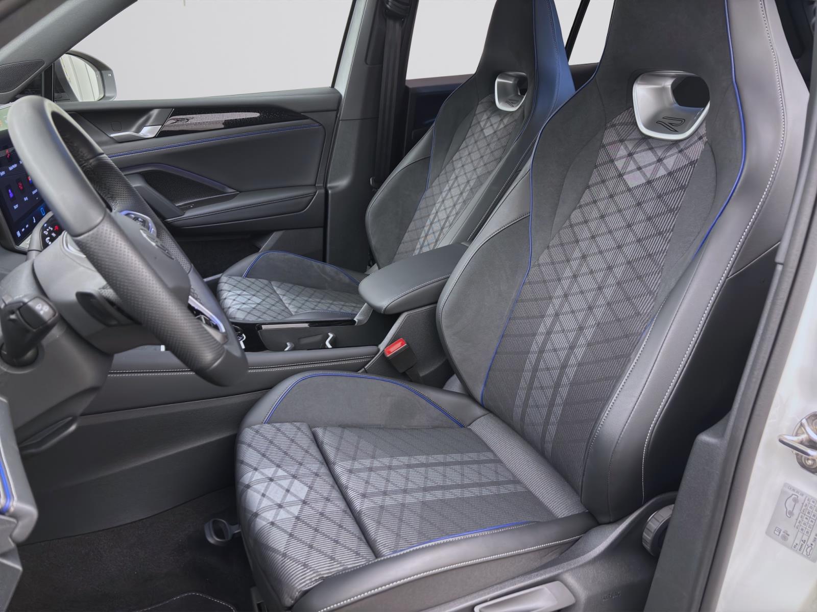 Volkswagen Tiguan 1.5 eTSI DSG R-LINE BLACK STYLE AHK NAVI