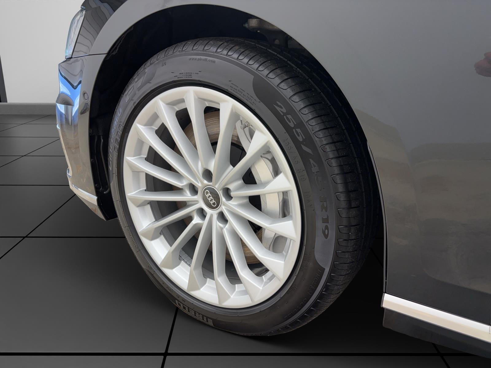 Audi A8 60 TFSIe Q LEDER ACC TOPVIEW MATRIX ALLRADLENKUNG