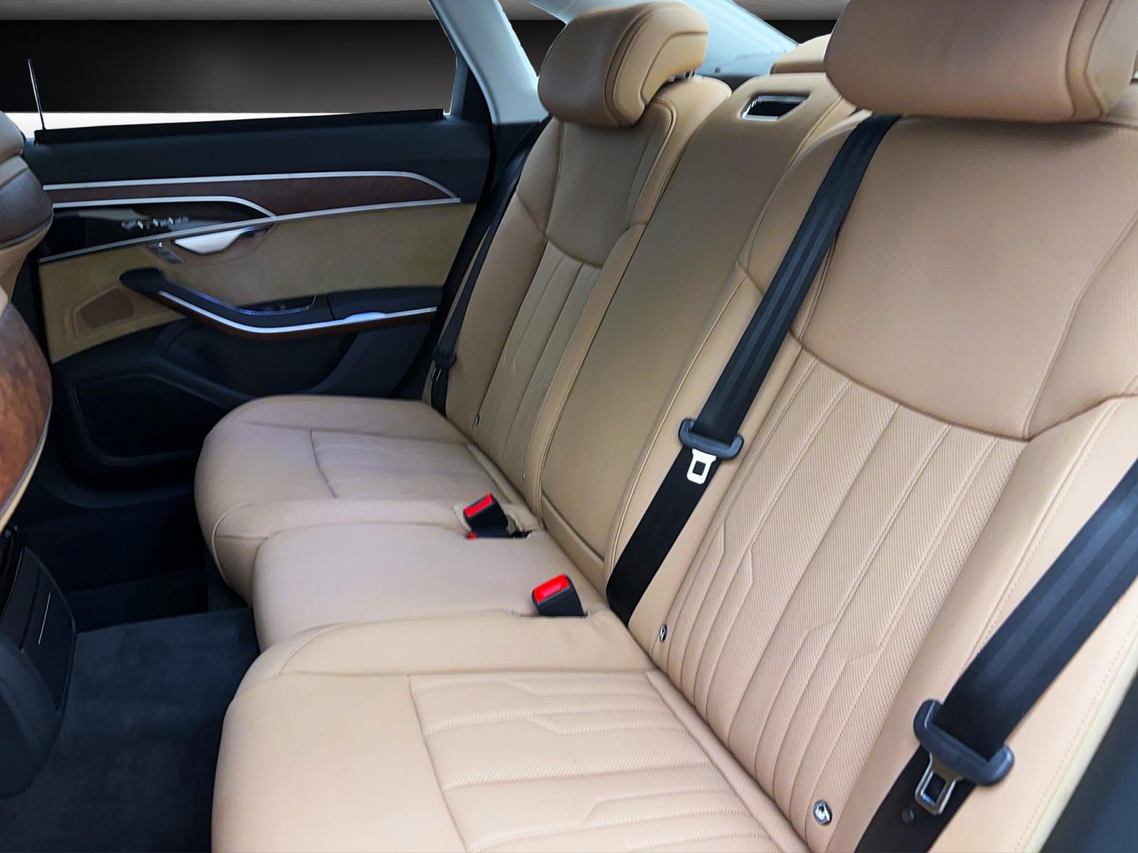 Audi A8 60 TFSIe Q LEDER ACC TOPVIEW MATRIX ALLRADLENKUNG