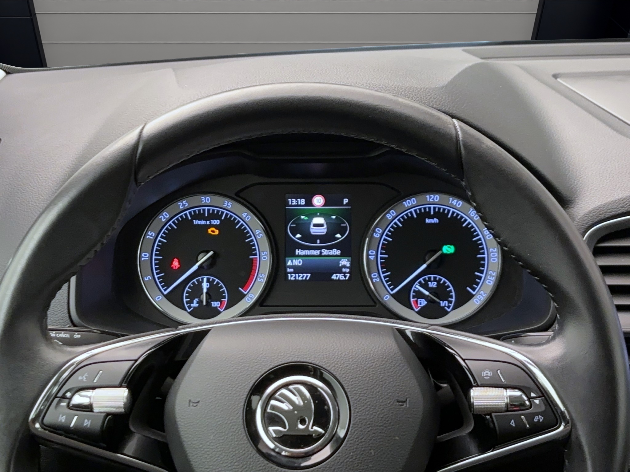 Skoda Karoq 2.0 TDI DSG Scout 4x4Navi LED RearAssist Sitzhzg