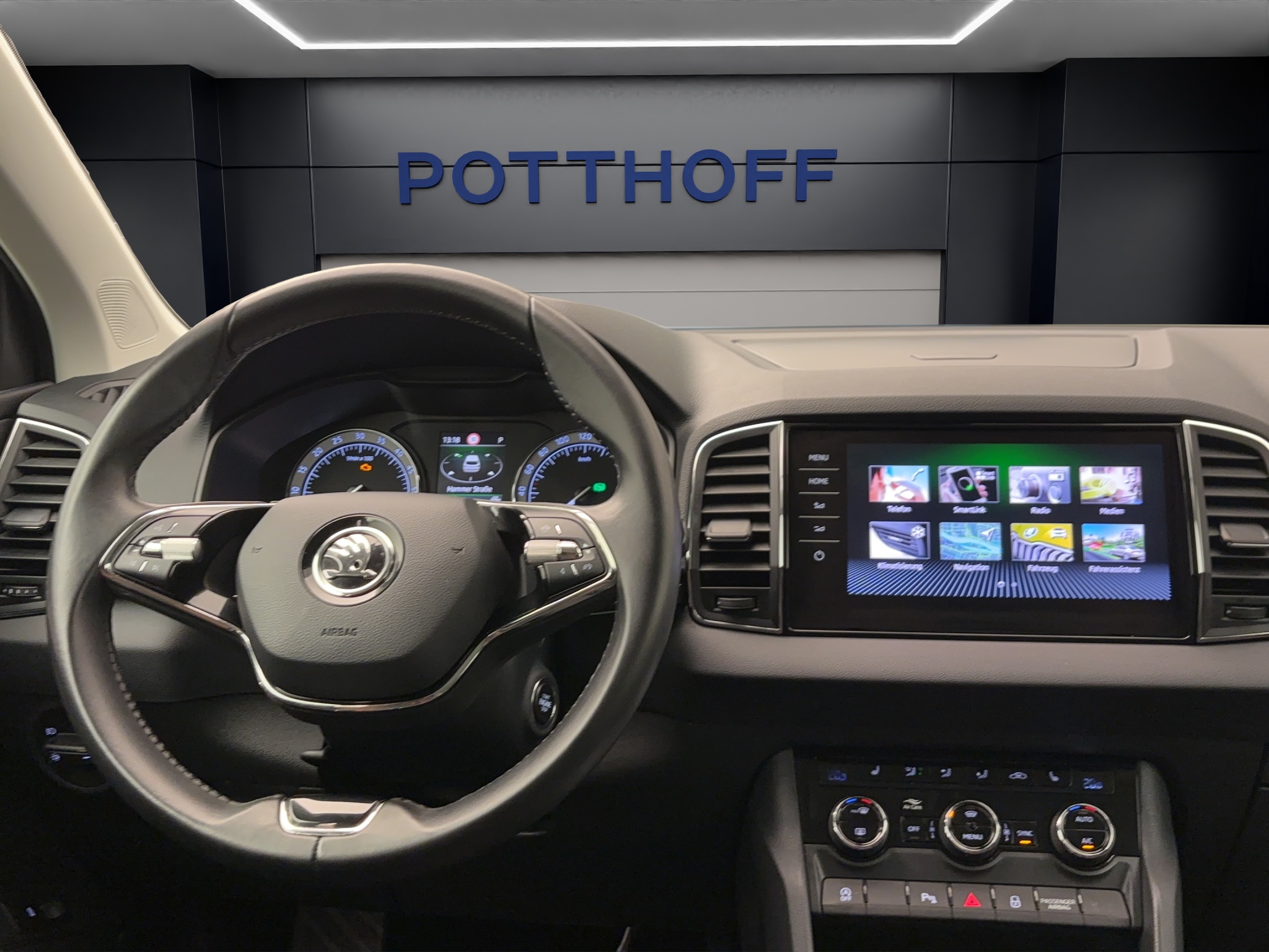 Skoda Karoq 2.0 TDI DSG Scout 4x4Navi LED RearAssist Sitzhzg