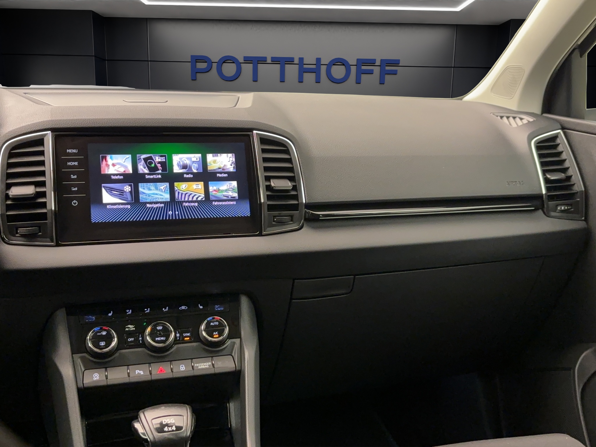 Skoda Karoq 2.0 TDI DSG Scout 4x4Navi LED RearAssist Sitzhzg