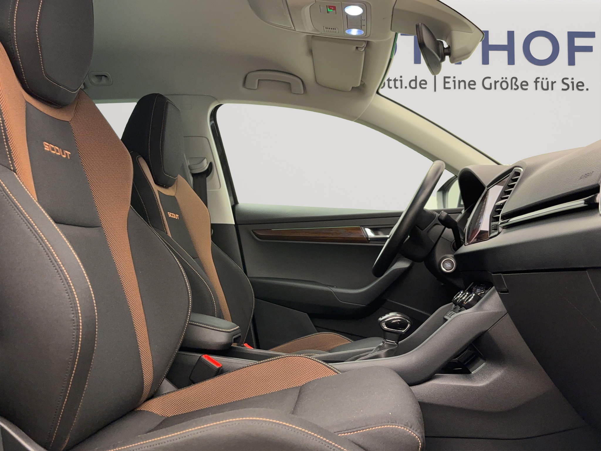 Skoda Karoq 2.0 TDI DSG Scout 4x4Navi LED RearAssist Sitzhzg