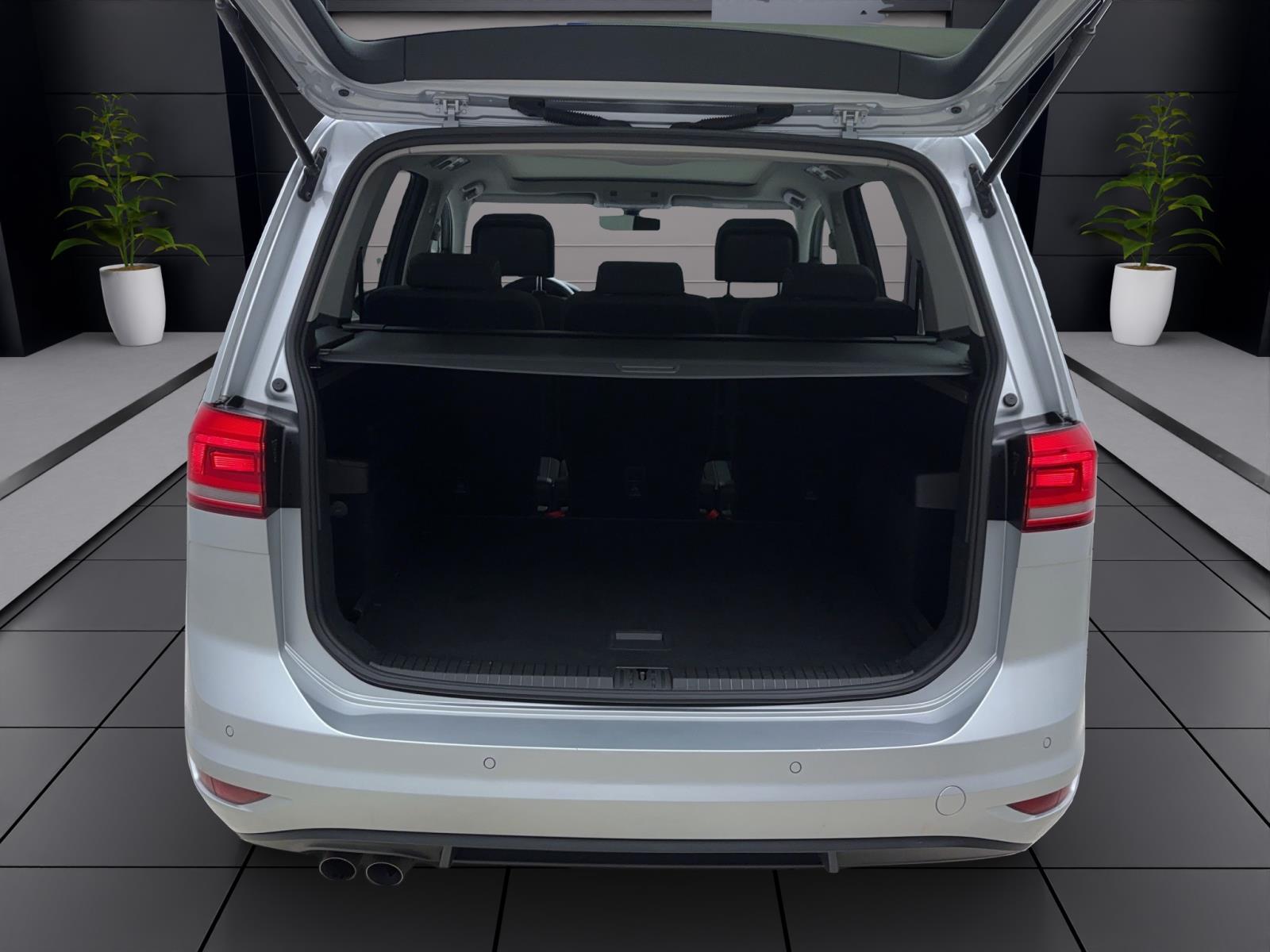 Volkswagen Touran 2.0 TDI DSG JoinPano AHK ACC PDC Navi Sitzhzg