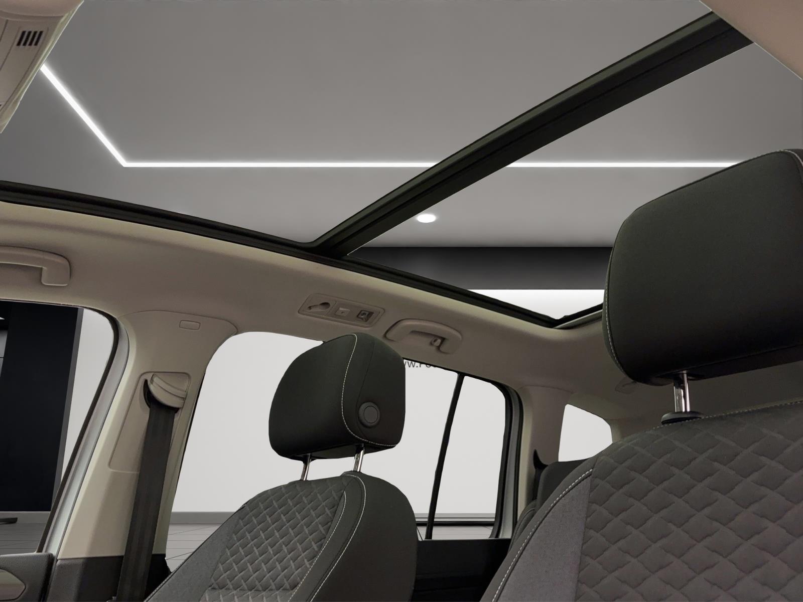 Volkswagen Touran 2.0 TDI DSG JoinPano AHK ACC PDC Navi Sitzhzg