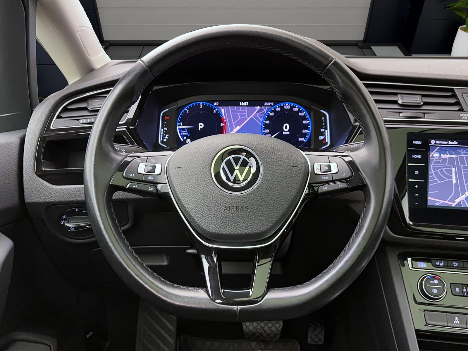 Volkswagen Touran 2.0 TDI DSG HighlineStandhzg Pano ACC PDC Kamera Navi