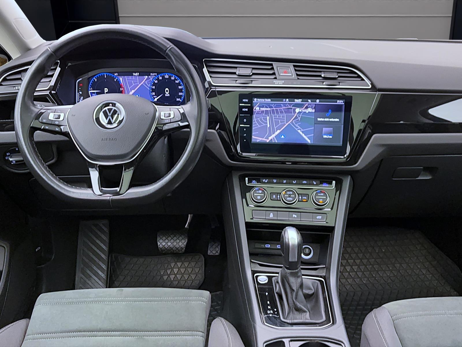 Volkswagen Touran 2.0 TDI DSG HighlineStandhzg Pano ACC PDC Kamera Navi