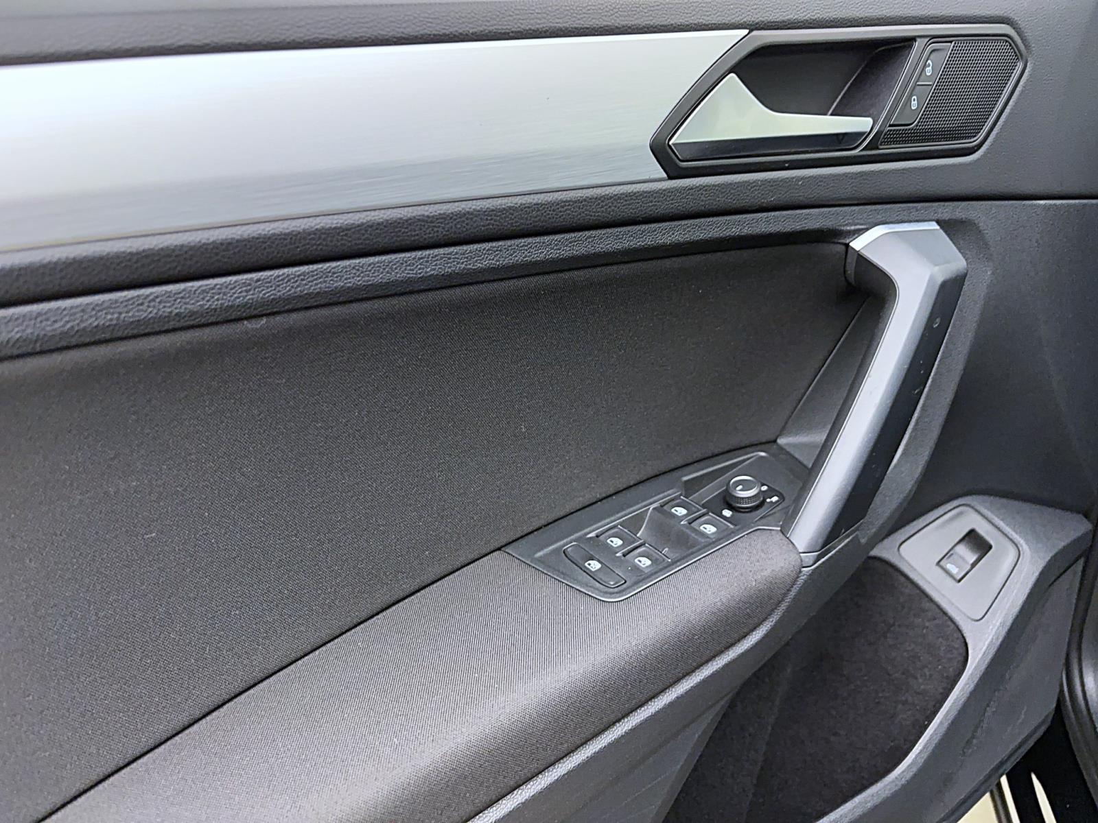 Volkswagen Tiguan 1.5 TSI COMFORTLINE NAVI AHK SITZHZG