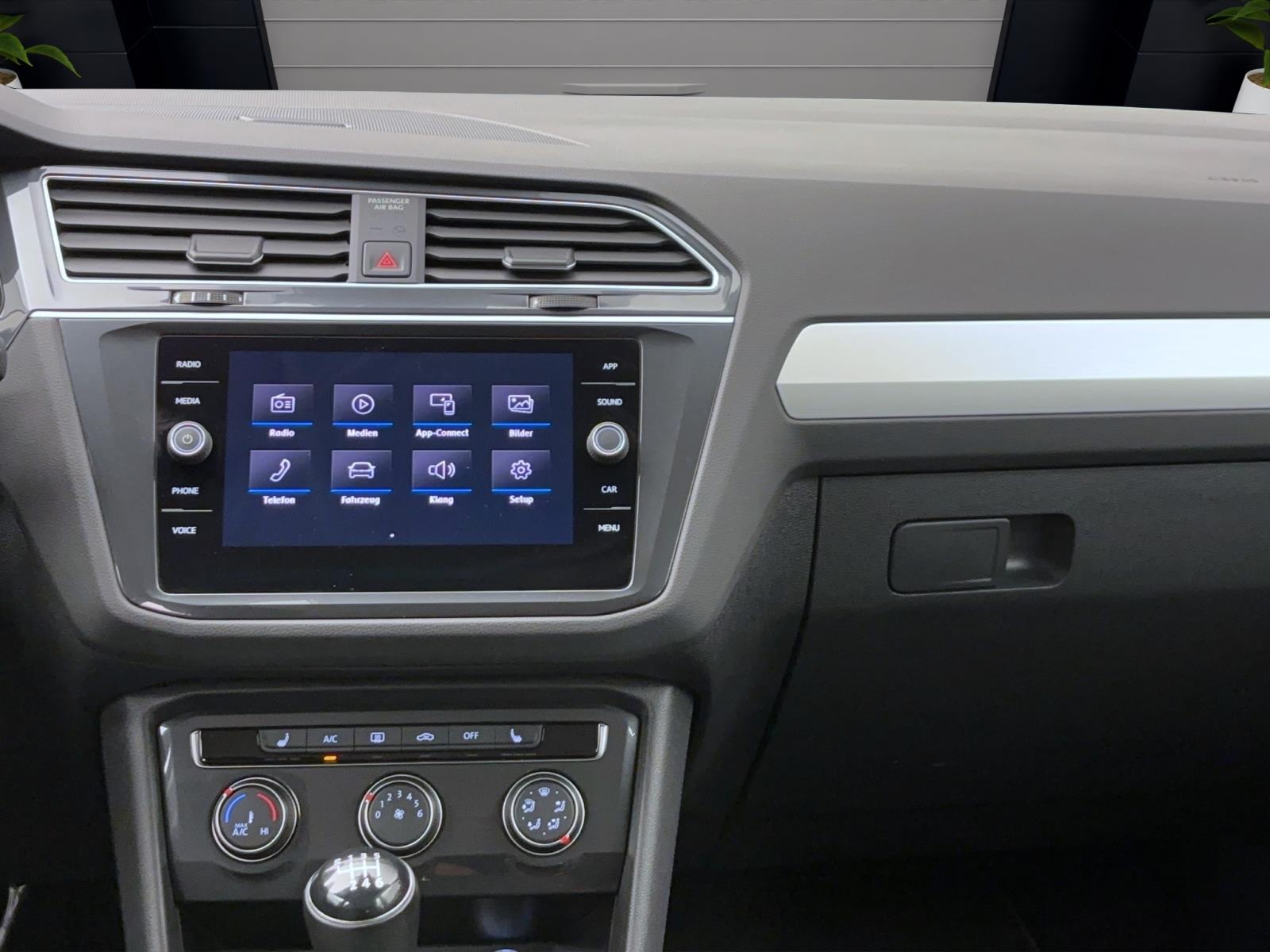 Volkswagen Tiguan 1.5 TSI Comfortline RearView Sitzhzg ParkAssist LaneAssist