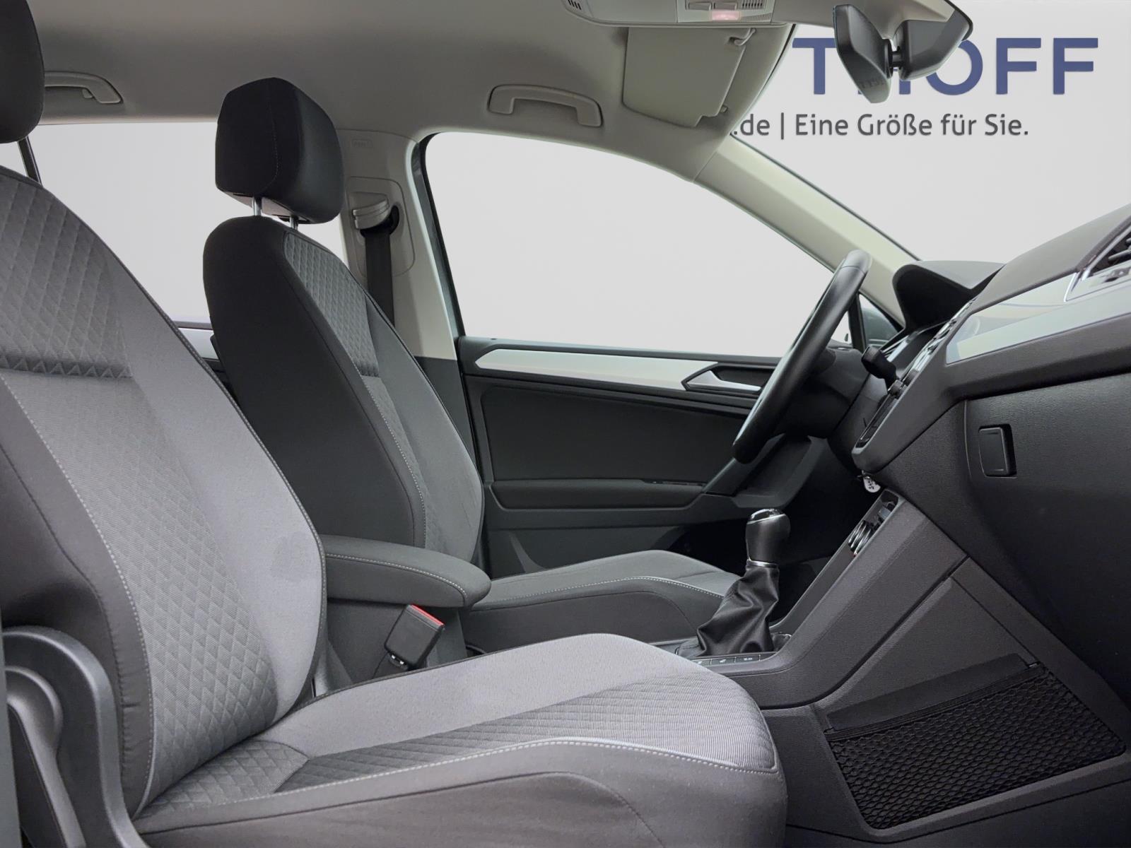 Volkswagen Tiguan 1.5 TSI Comfortline RearView Sitzhzg ParkAssist LaneAssist