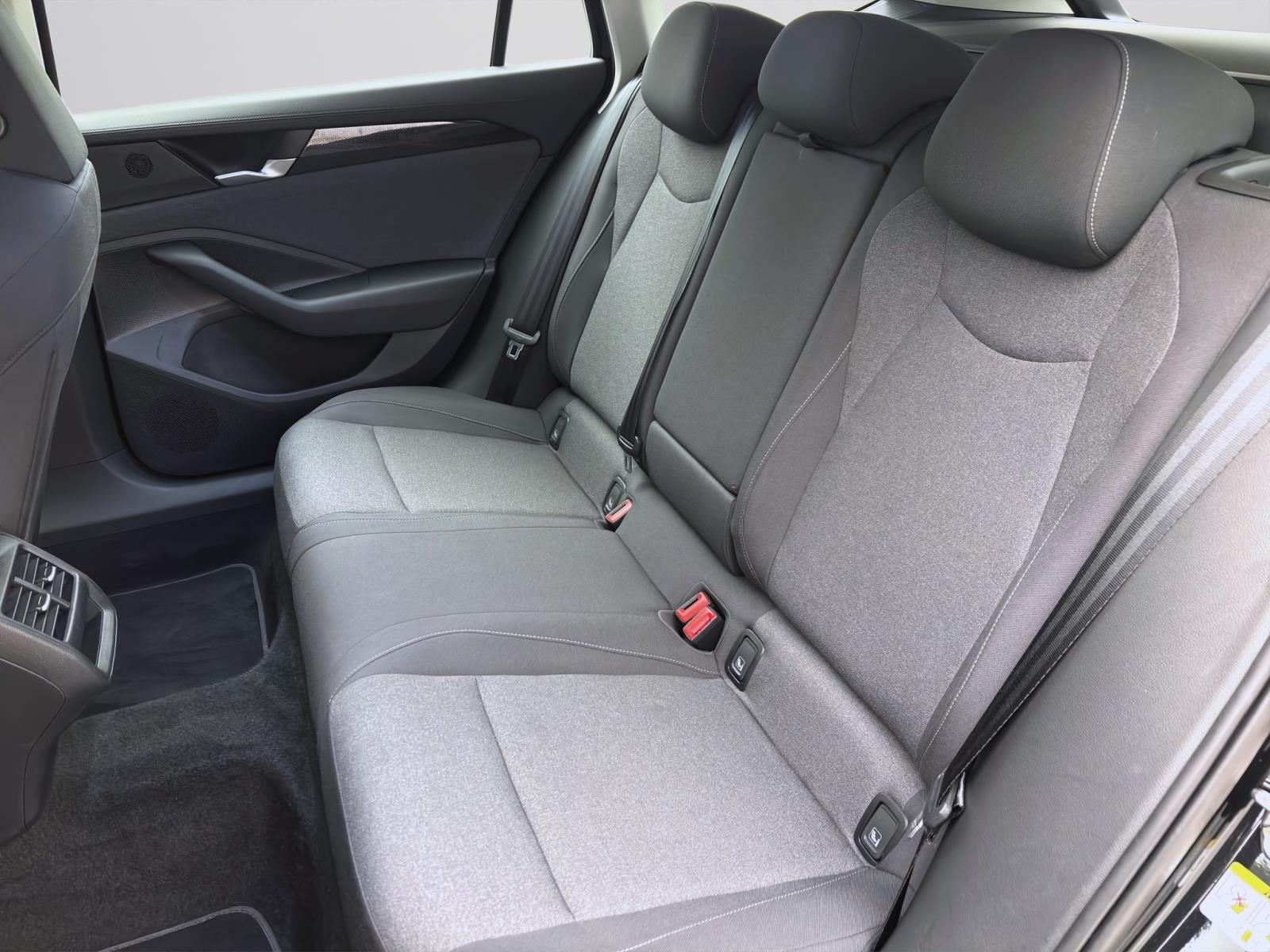 Volkswagen Passat Variant 1.5 eTSI DSG ACC KAMERA APPCONNECT