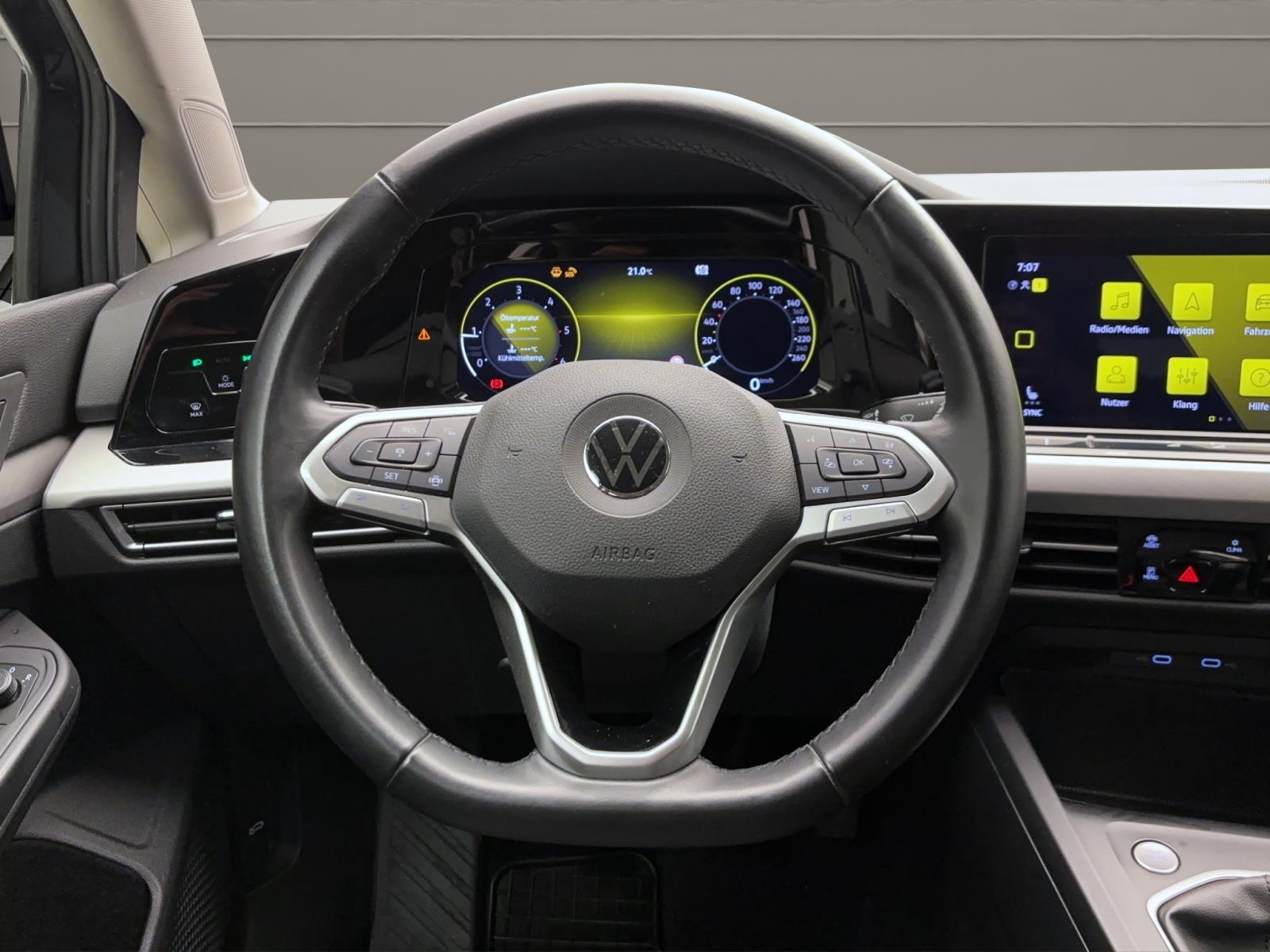 Volkswagen Golf 8 2.0 TDI Life Navi LED ACC Sitzhzg FrontAssist