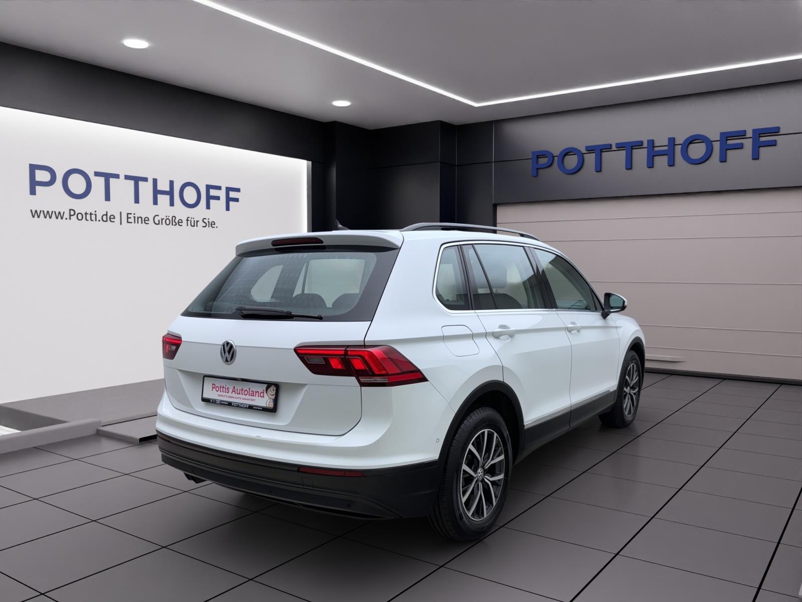 Volkswagen Tiguan 2.0 TDI Comfortline Navi LED AHK ACC RearView