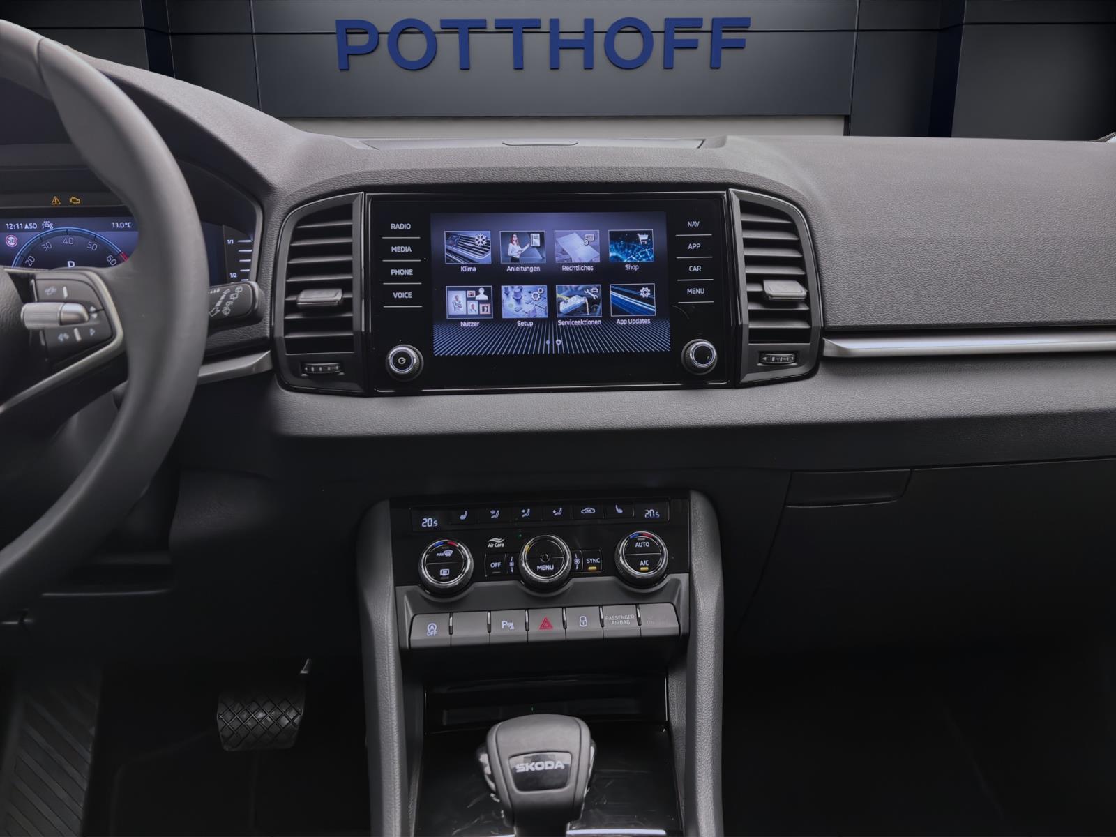 Skoda Karoq 1.5 TSI DSG SELECTION AHK NAVI KAMERA ACC LED