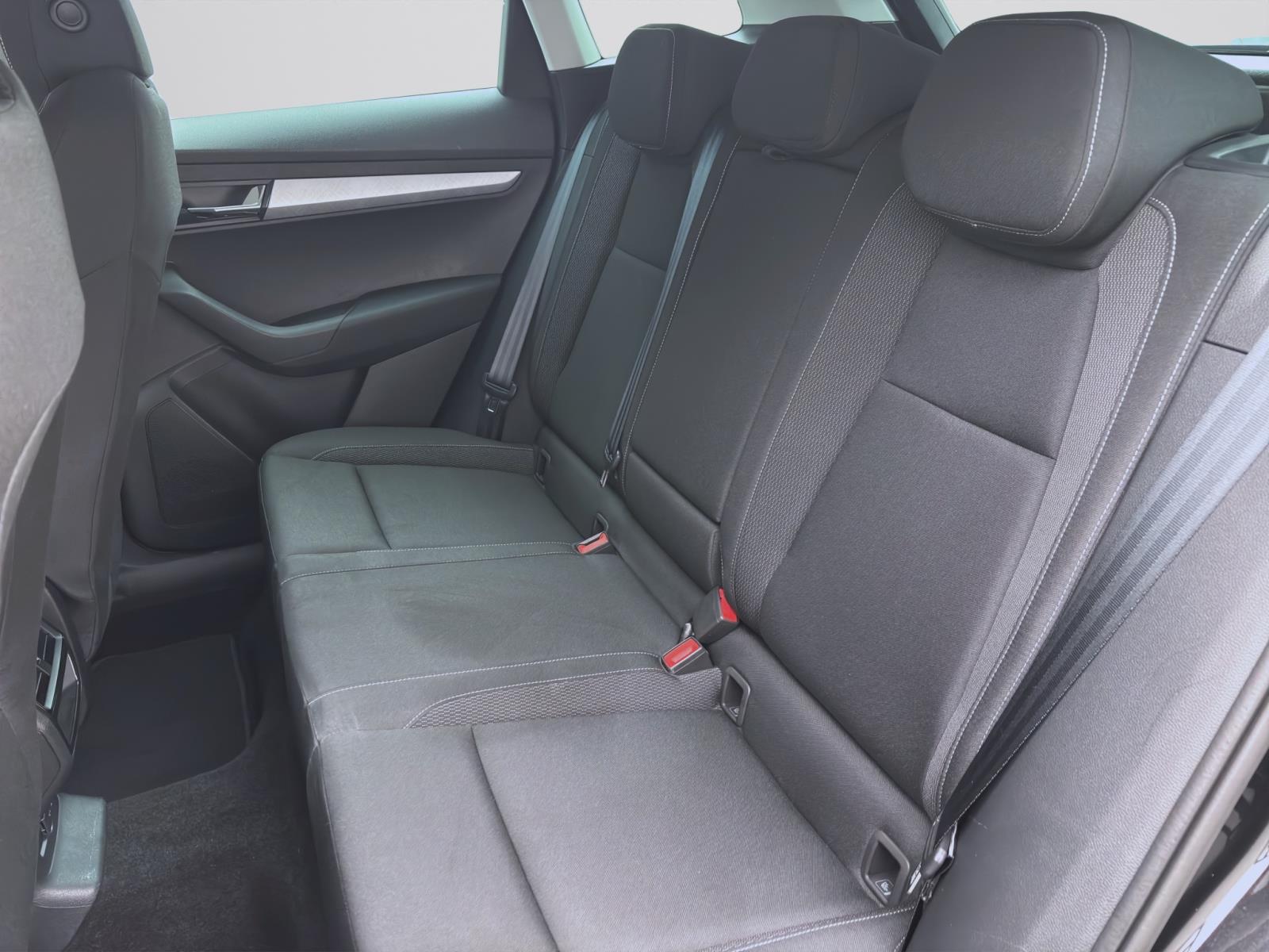 Skoda Karoq 1.5 TSI DSG SELECTION AHK NAVI KAMERA ACC LED