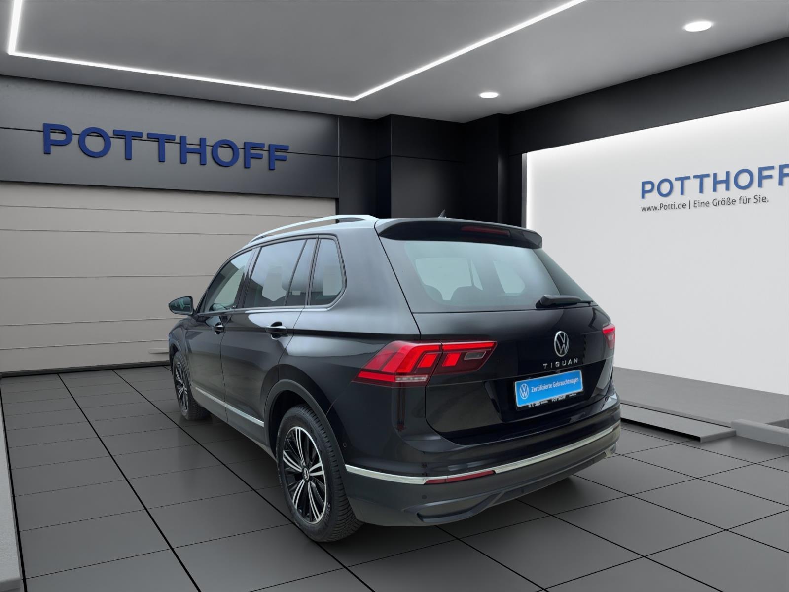 Volkswagen Tiguan 1.5 TSI Active Navi LED IQ.Drive RearView LaneAssist Sitzhzg