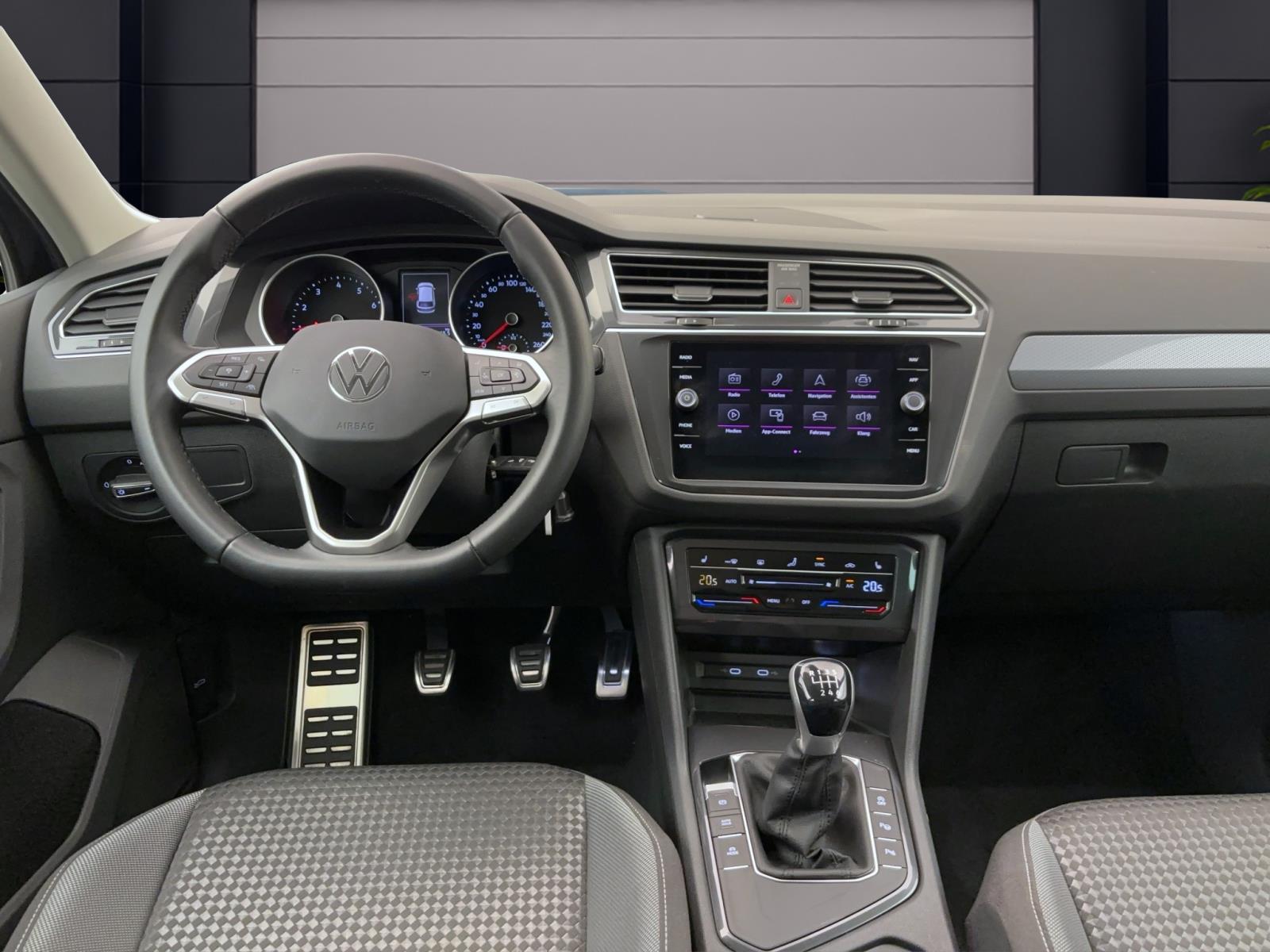 Volkswagen Tiguan 1.5 TSI Active Navi LED IQ.Drive RearView LaneAssist Sitzhzg