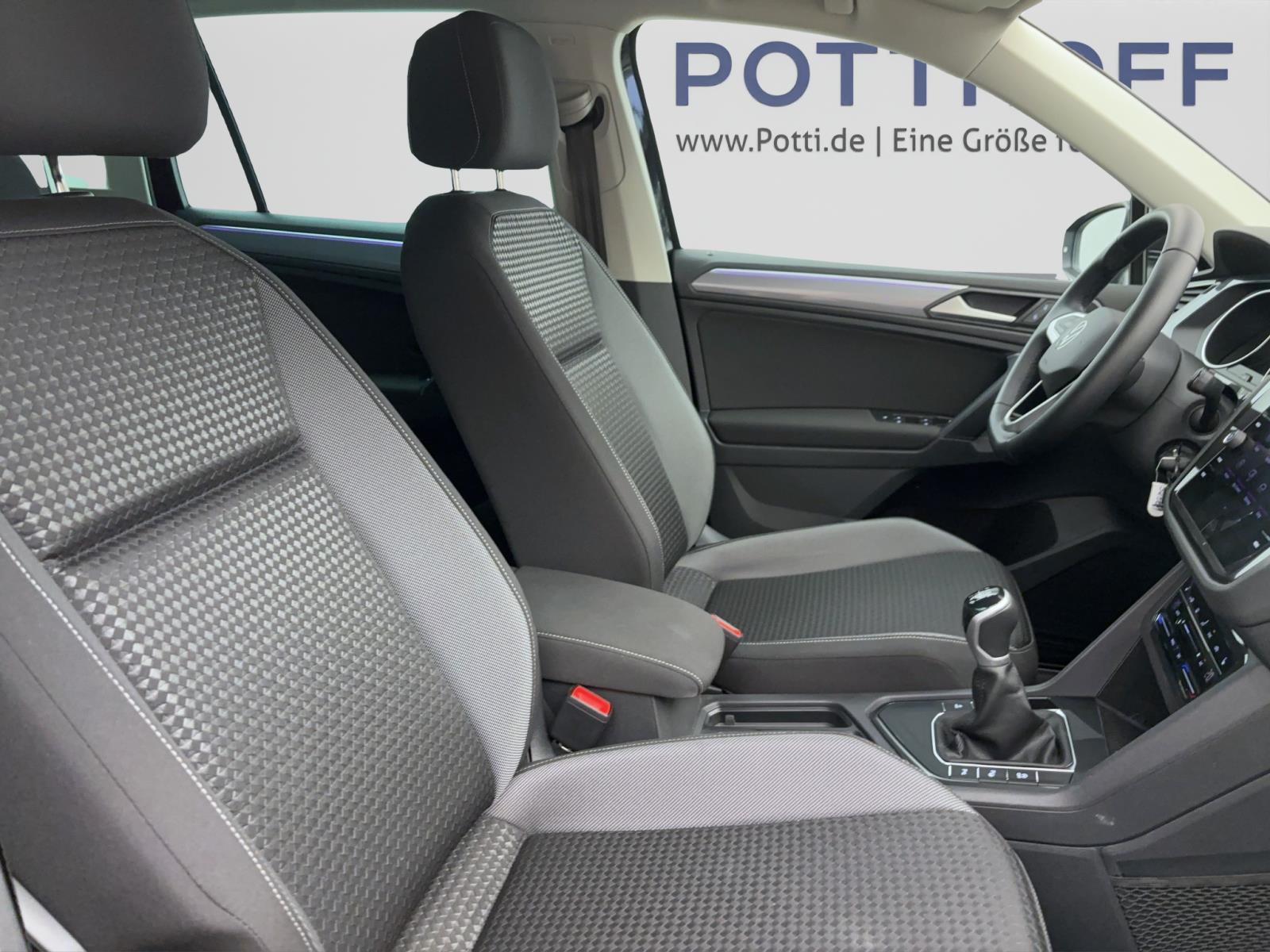 Volkswagen Tiguan 1.5 TSI Active Navi LED IQ.Drive RearView LaneAssist Sitzhzg