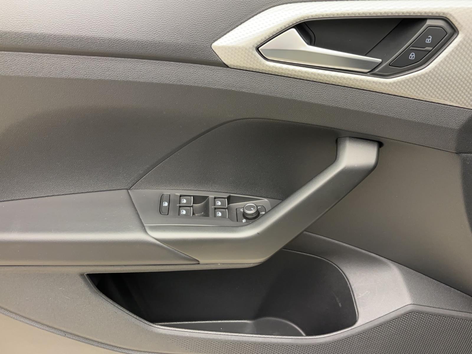 Volkswagen T-Cross 1.0 TSI MoveNavi Sitzhzg LightAssist LaneAssist