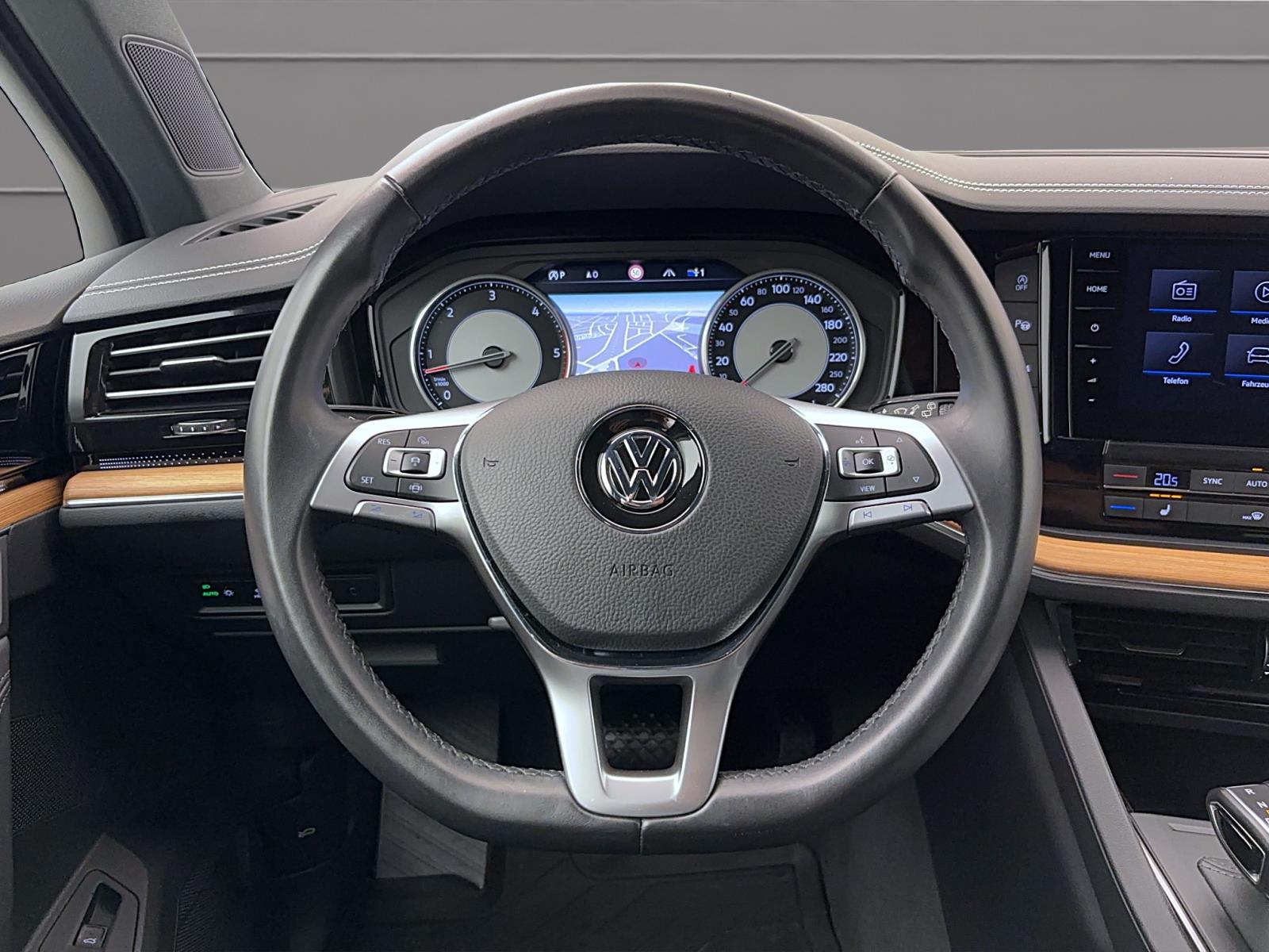 Volkswagen Touareg 3.0 TDI V6 Tiptronic 4Motion Standhzg AHK Luft Navi LED RearView HUD