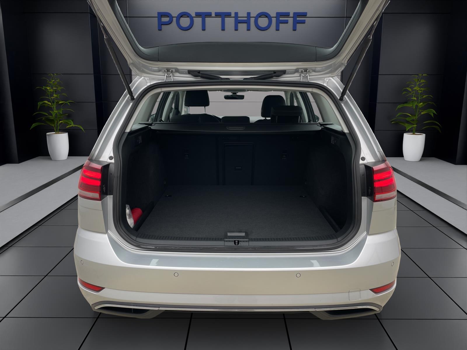 Volkswagen Golf Variant 7 VII 1.6 TDI ComfortlineNavi Sitzhzg ACC LightAssist