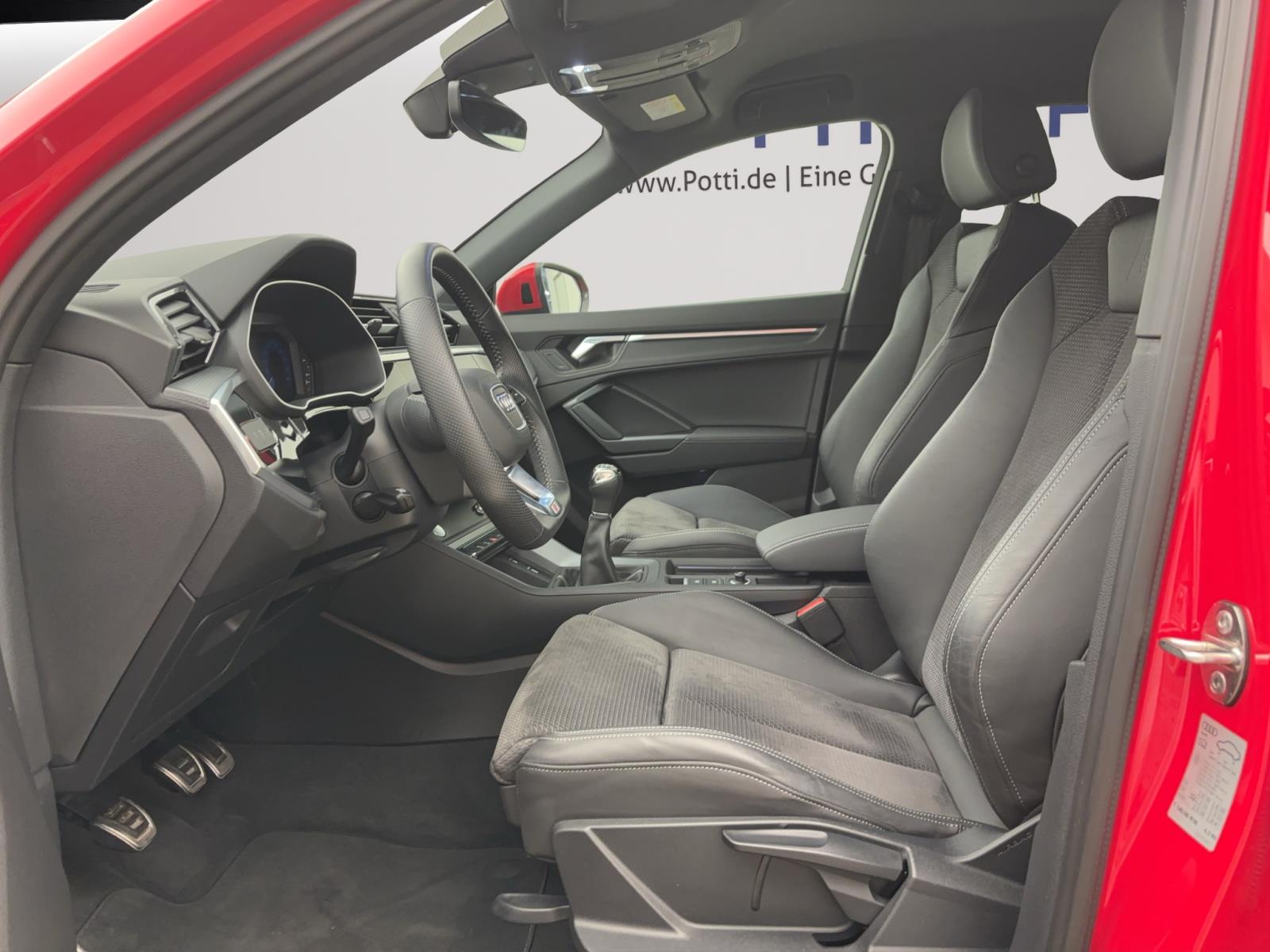Audi Q3 35 TFSI S linePDC LED Navi Sitzhzg