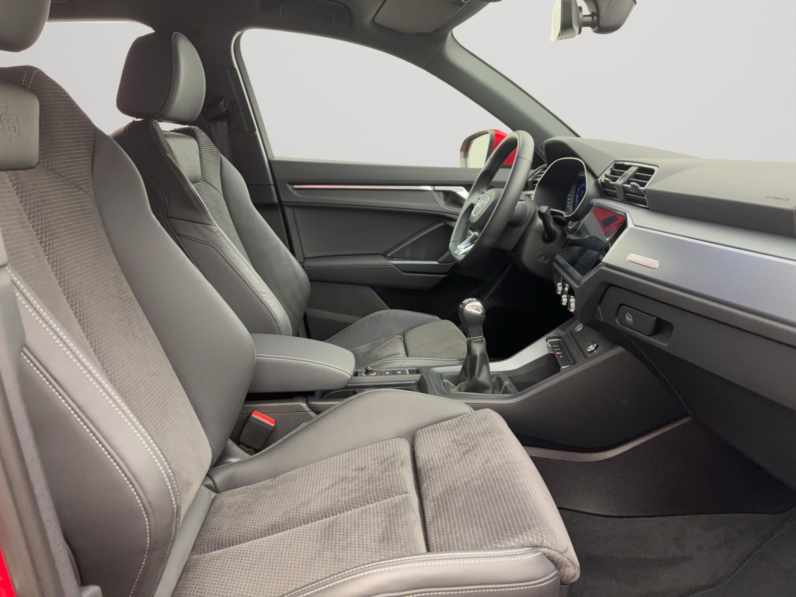 Audi Q3 35 TFSI S linePDC LED Navi Sitzhzg