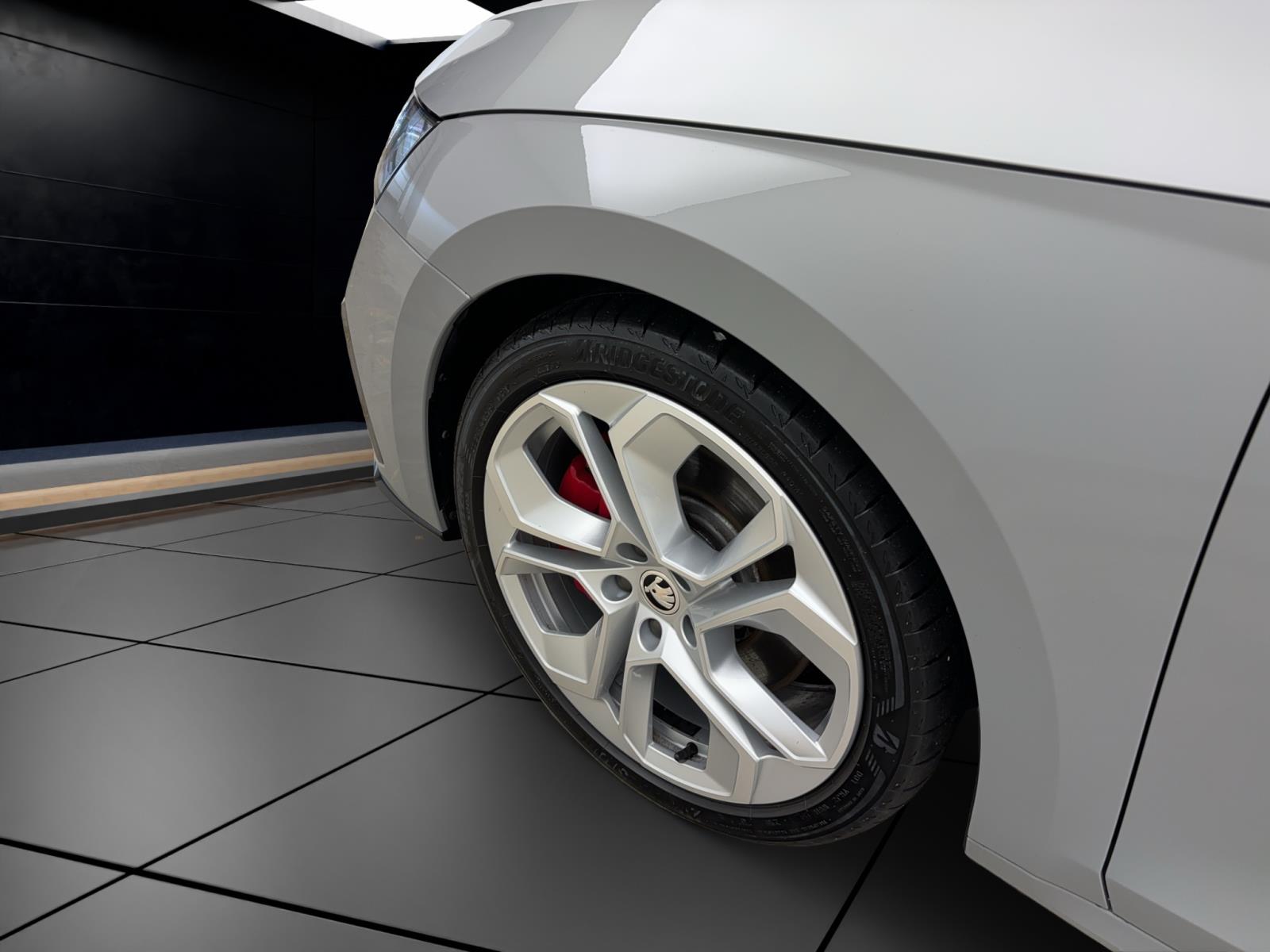 Skoda Octavia Combi 2.0 TSI DSG RSMatrix AHK Navi ACC Sitzhzg
