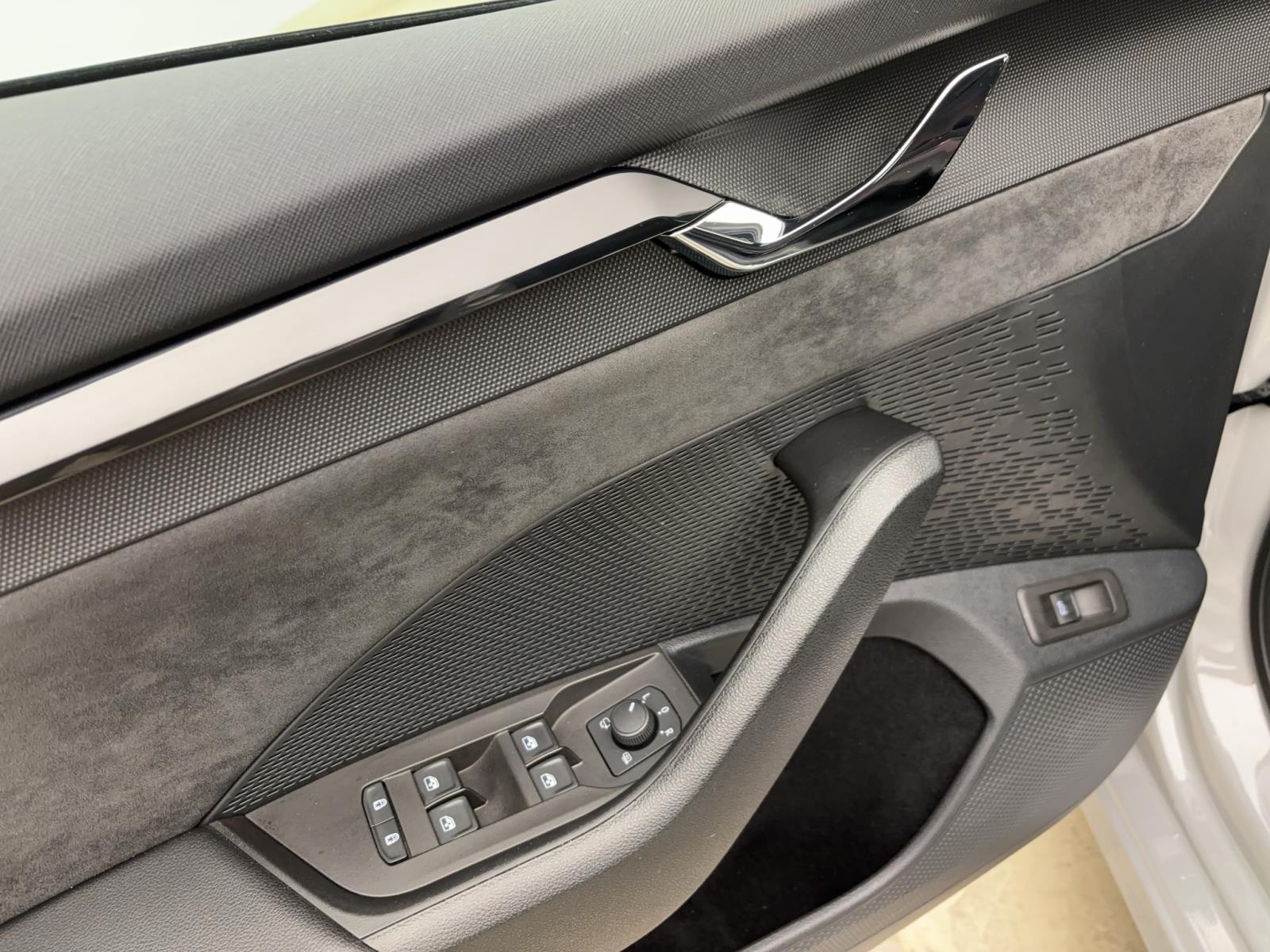 Skoda Octavia Combi 2.0 TSI DSG RSMatrix AHK Navi ACC Sitzhzg