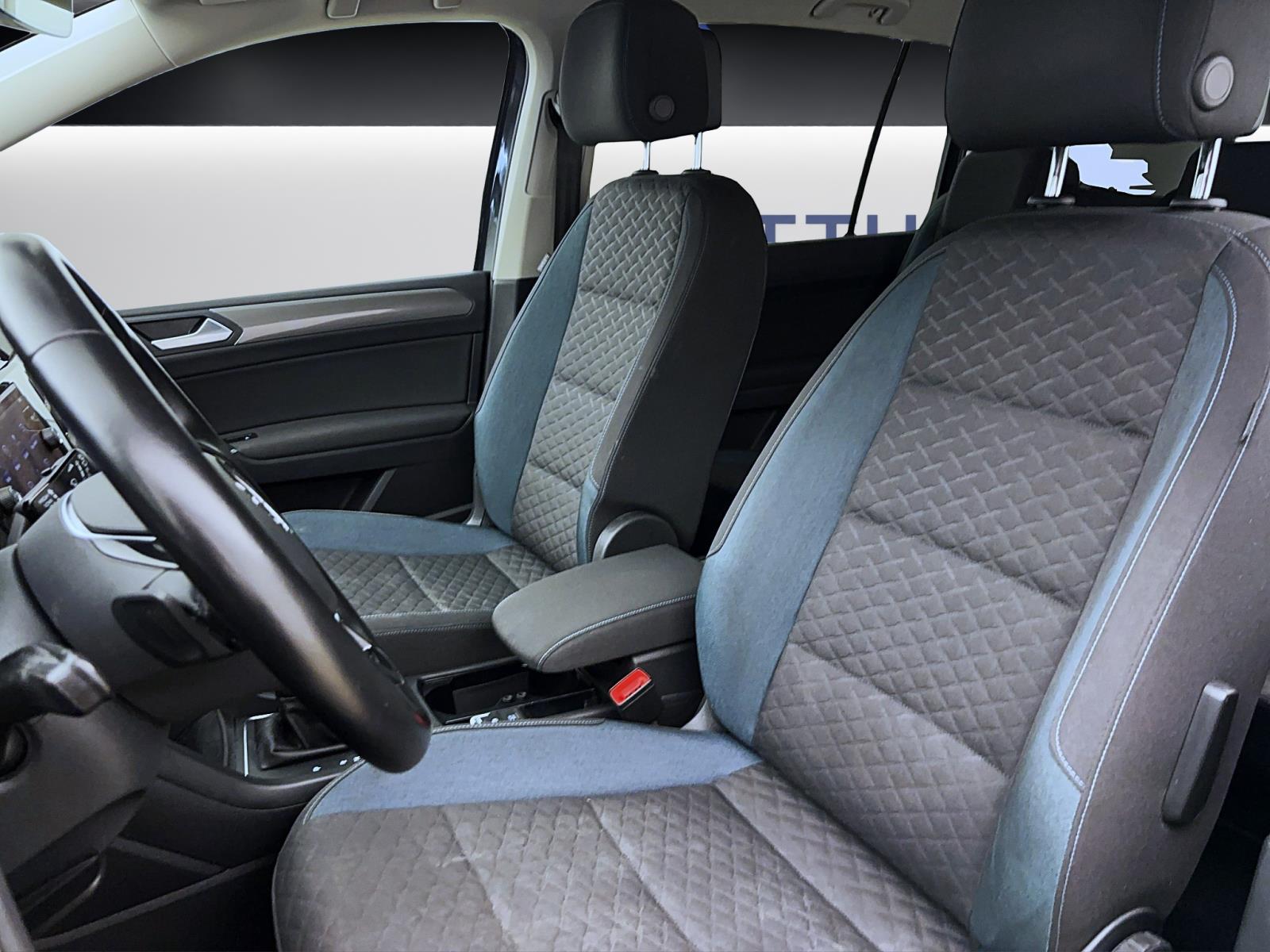 Volkswagen Touran 2.0 TDI DSG IQ.Drive Navi LED ACC ParkAssist Sitzhzg