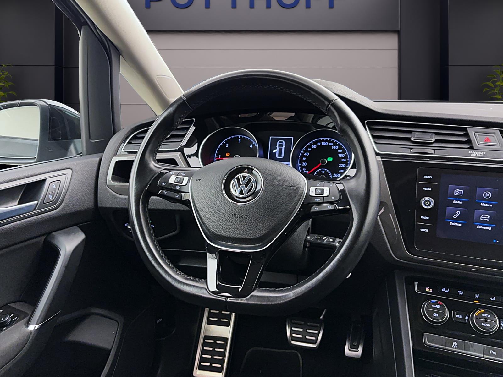 Volkswagen Touran 2.0 TDI DSG IQ.Drive Navi LED ACC ParkAssist Sitzhzg