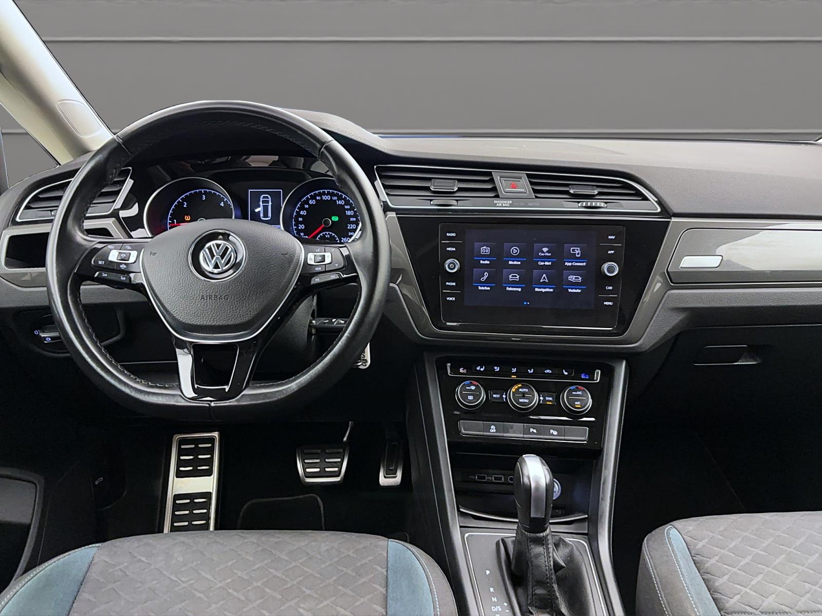 Volkswagen Touran 2.0 TDI DSG IQ.Drive Navi LED ACC ParkAssist Sitzhzg