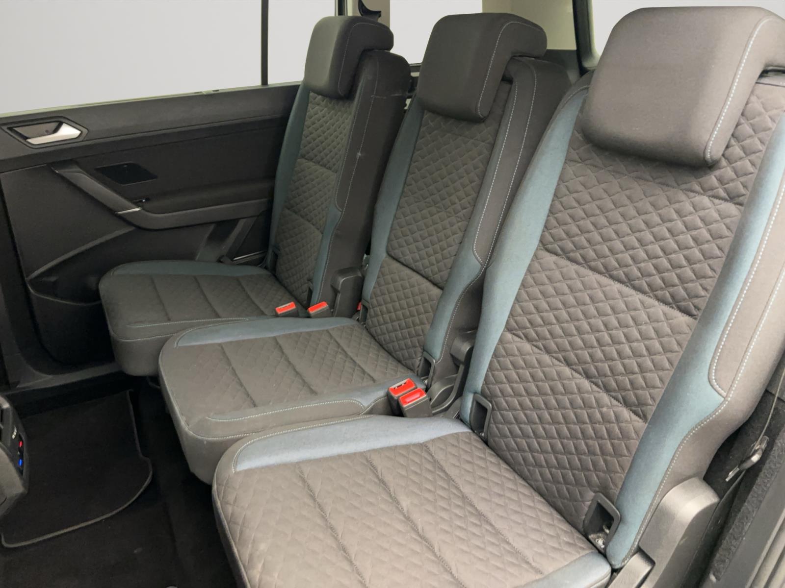 Volkswagen Touran 2.0 TDI DSG IQ.Drive Navi LED ACC ParkAssist Sitzhzg