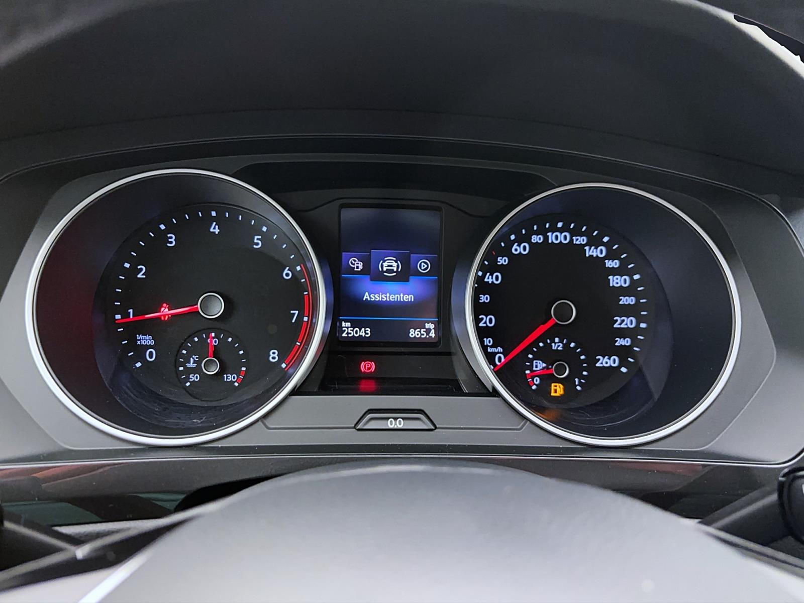 Volkswagen Tiguan 1.5 TSI ComfortlineAHK RearView Sitzhzg LaneAssist