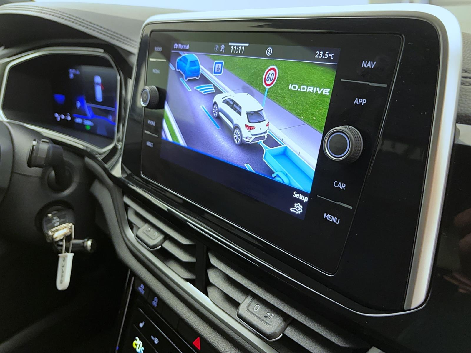 Volkswagen T-Roc 2.0 TDI DSG R-LineNavi AHK LED+ RearView Sitzhzg