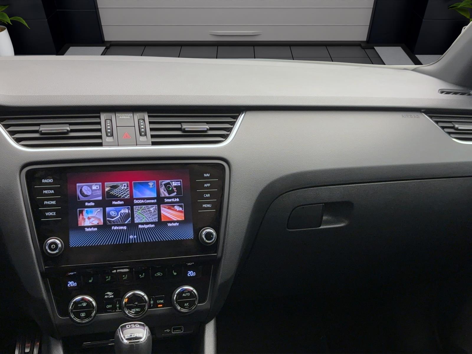 Skoda Octavia Combi 2.0 TDI DSG RSACC PDC LED Navi SmartLink Sitzhzg