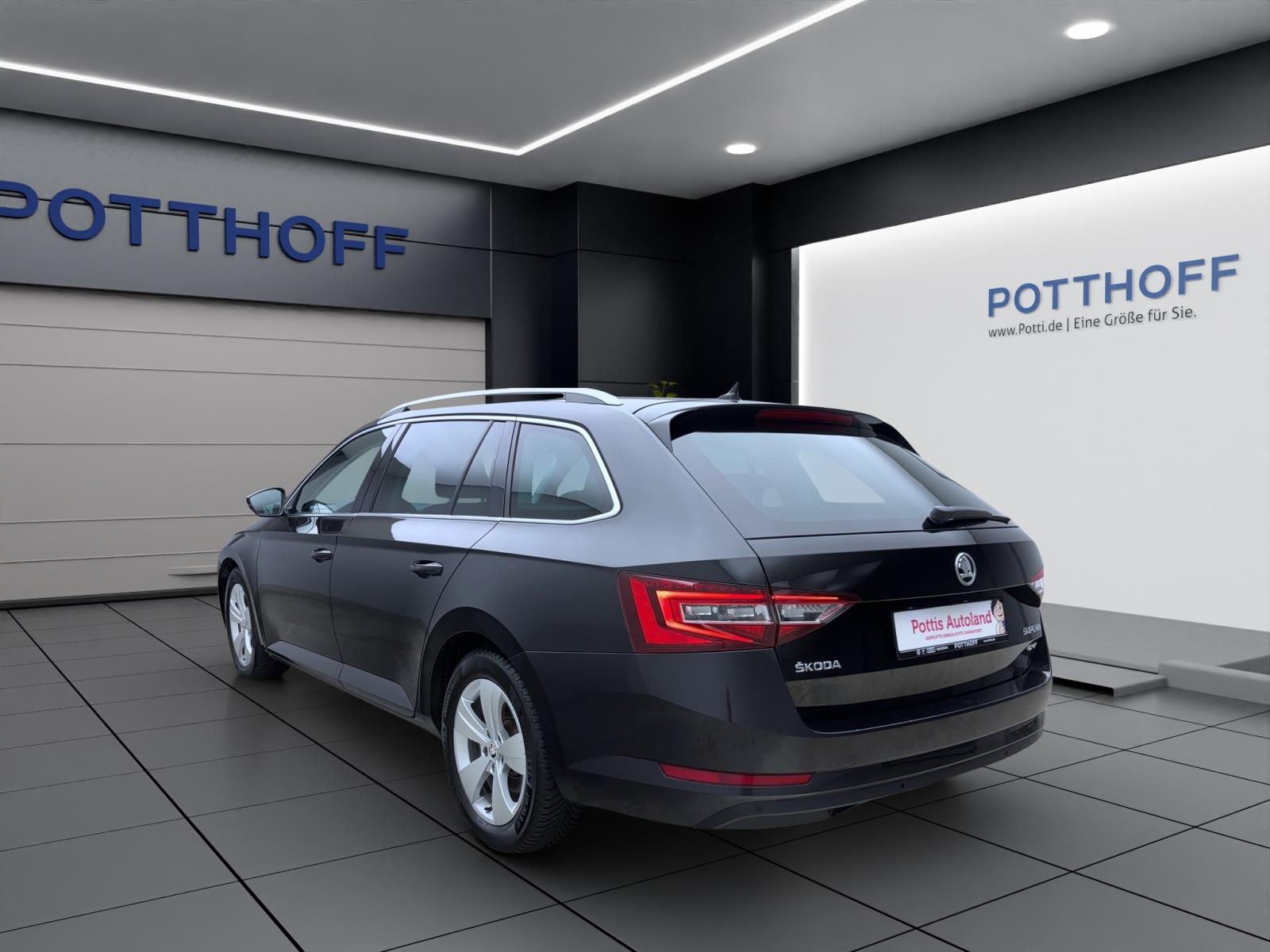 Skoda Superb Combi 2.0 TDI DSG Style 4x4 AHK ACC PDC BiXenon Navi Sitzhzg