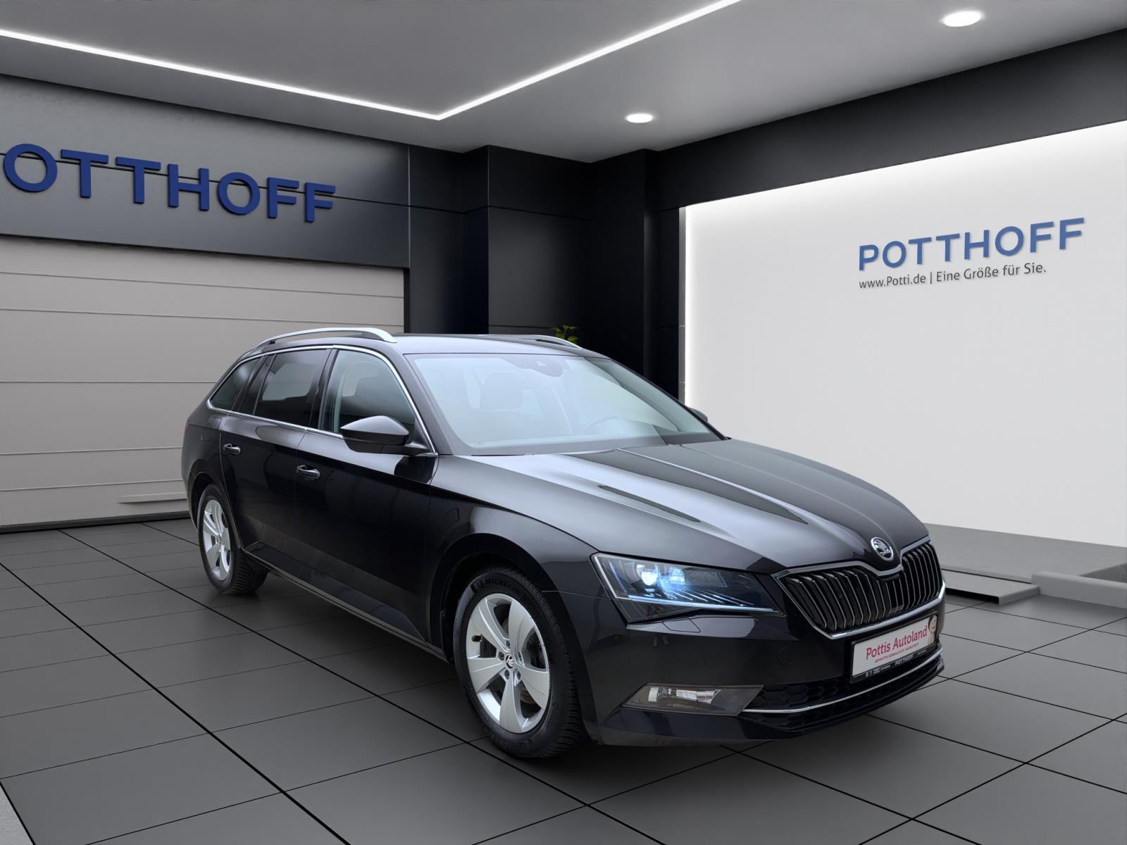Skoda Superb Combi 2.0 TDI DSG Style 4x4 AHK ACC PDC BiXenon Navi Sitzhzg