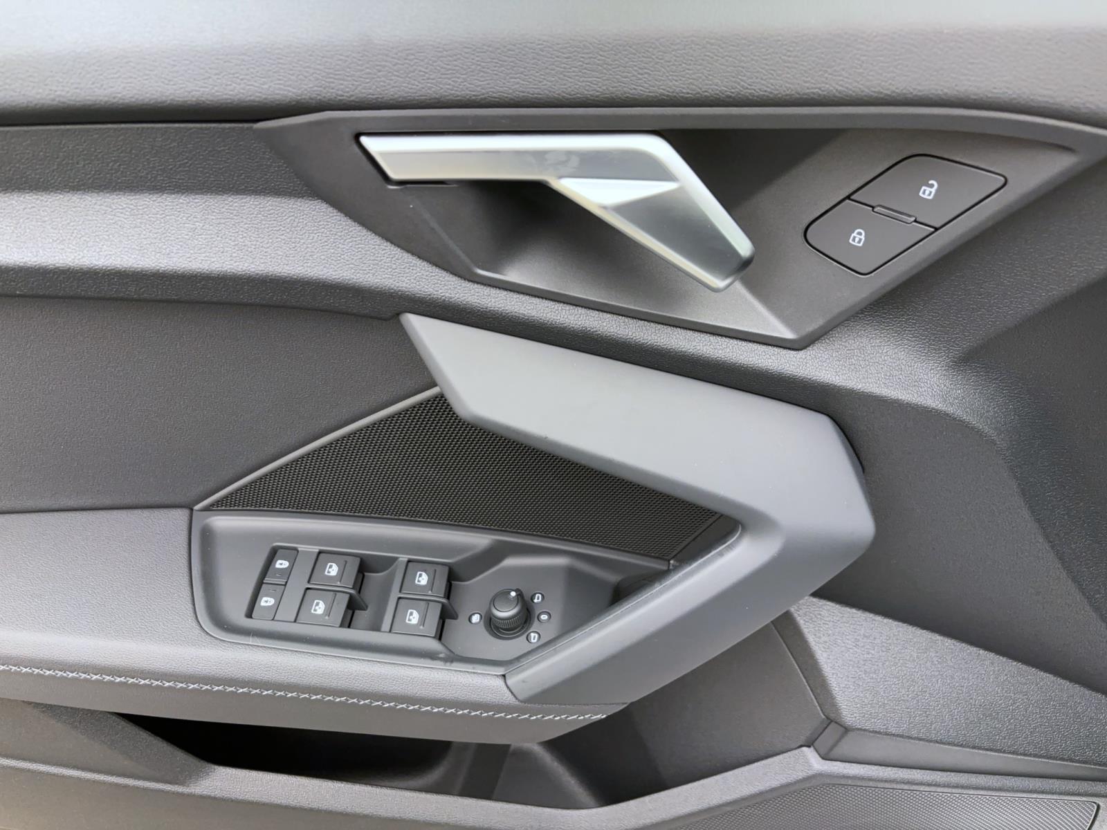 Audi A3 Limousine 35 TDI S linePano AHK ACC LED Navi Sitzhzg