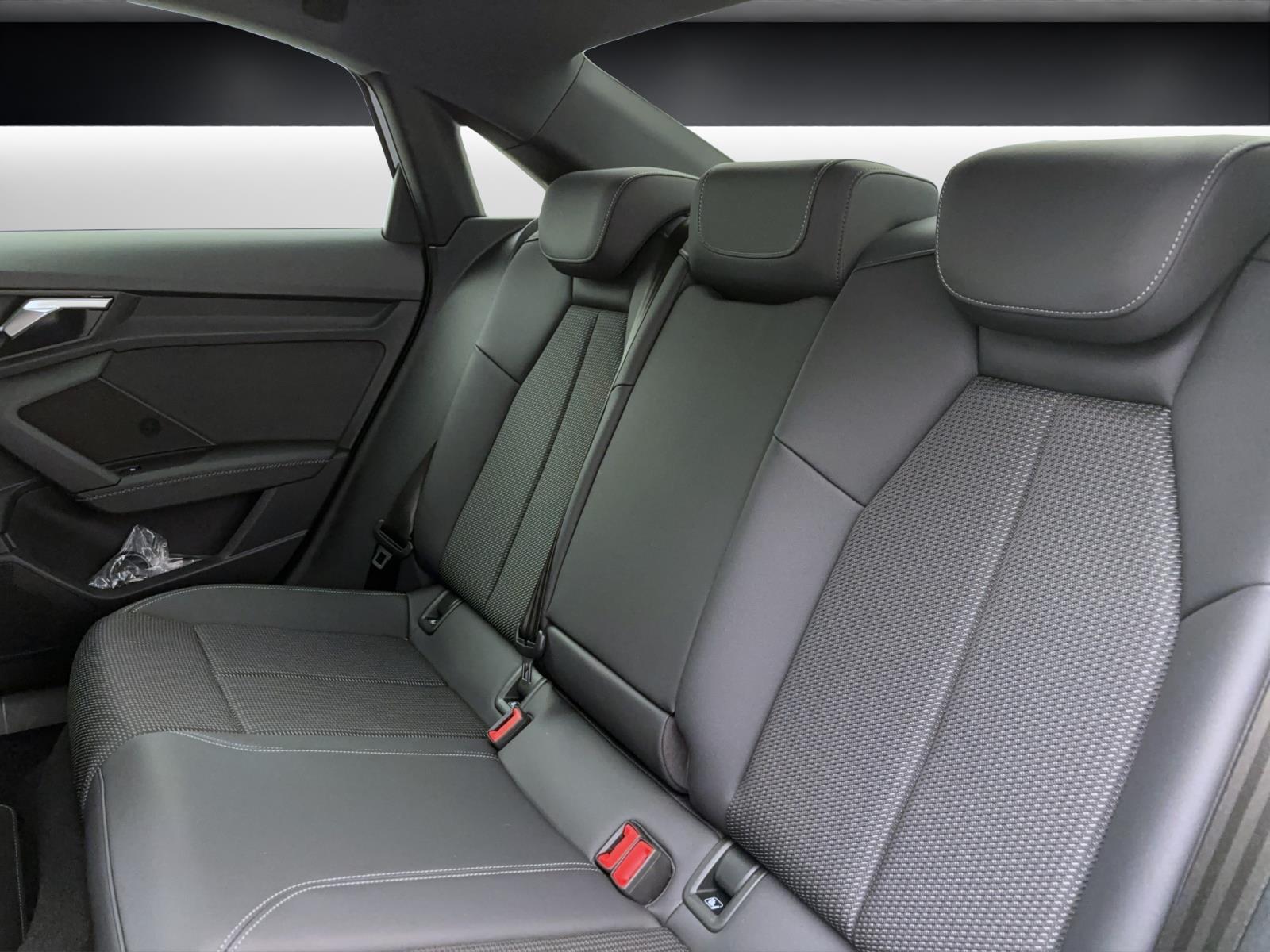Audi A3 Limousine 35 TDI S linePano AHK ACC LED Navi Sitzhzg