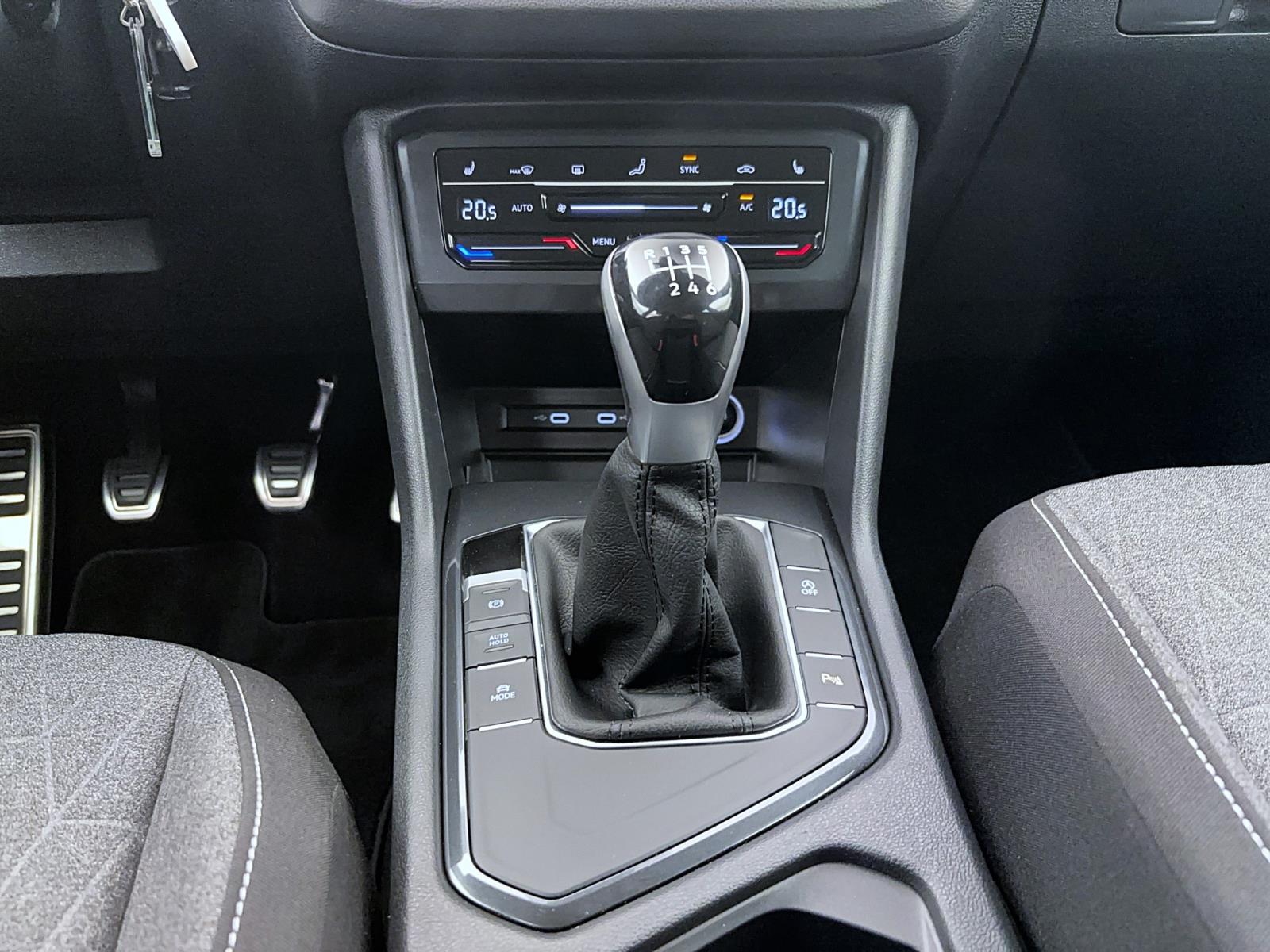 Volkswagen Tiguan 2.0 TDI MoveNavi AHK RearView LED ACC LightAssist