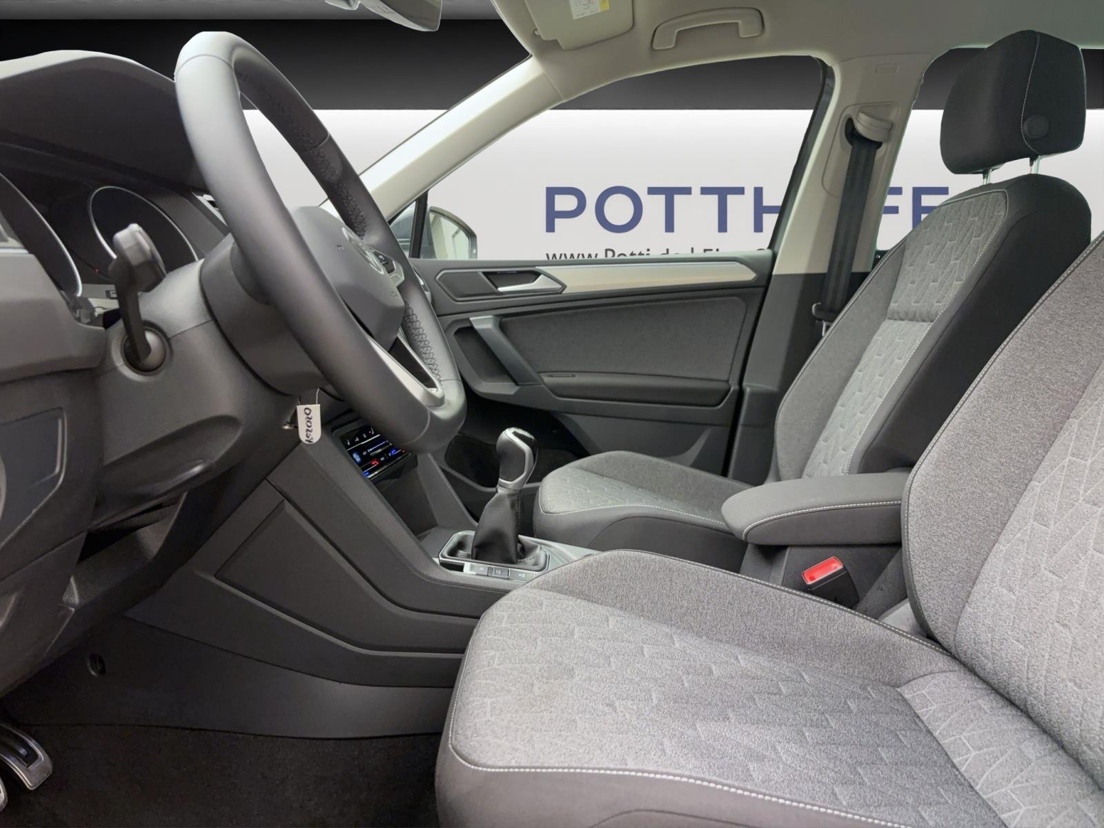 Volkswagen Tiguan 2.0 TDI MoveNavi AHK RearView LED ACC LightAssist