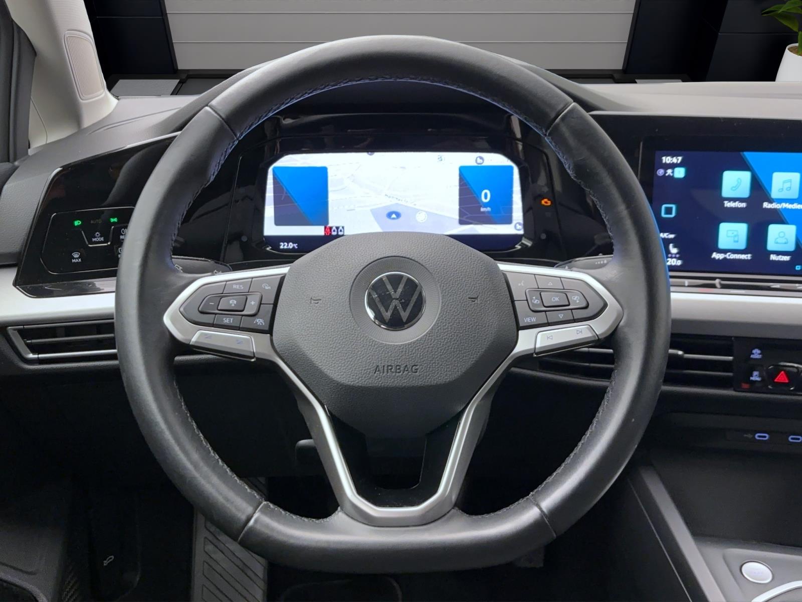 Volkswagen Golf 1.5 TSI LIFE NAVI LED ACC LANEASSIST